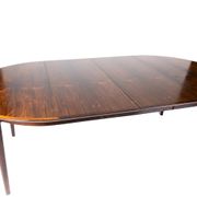 Table à manger en palissandre conçue par Arne Vodder datant des années 1960.