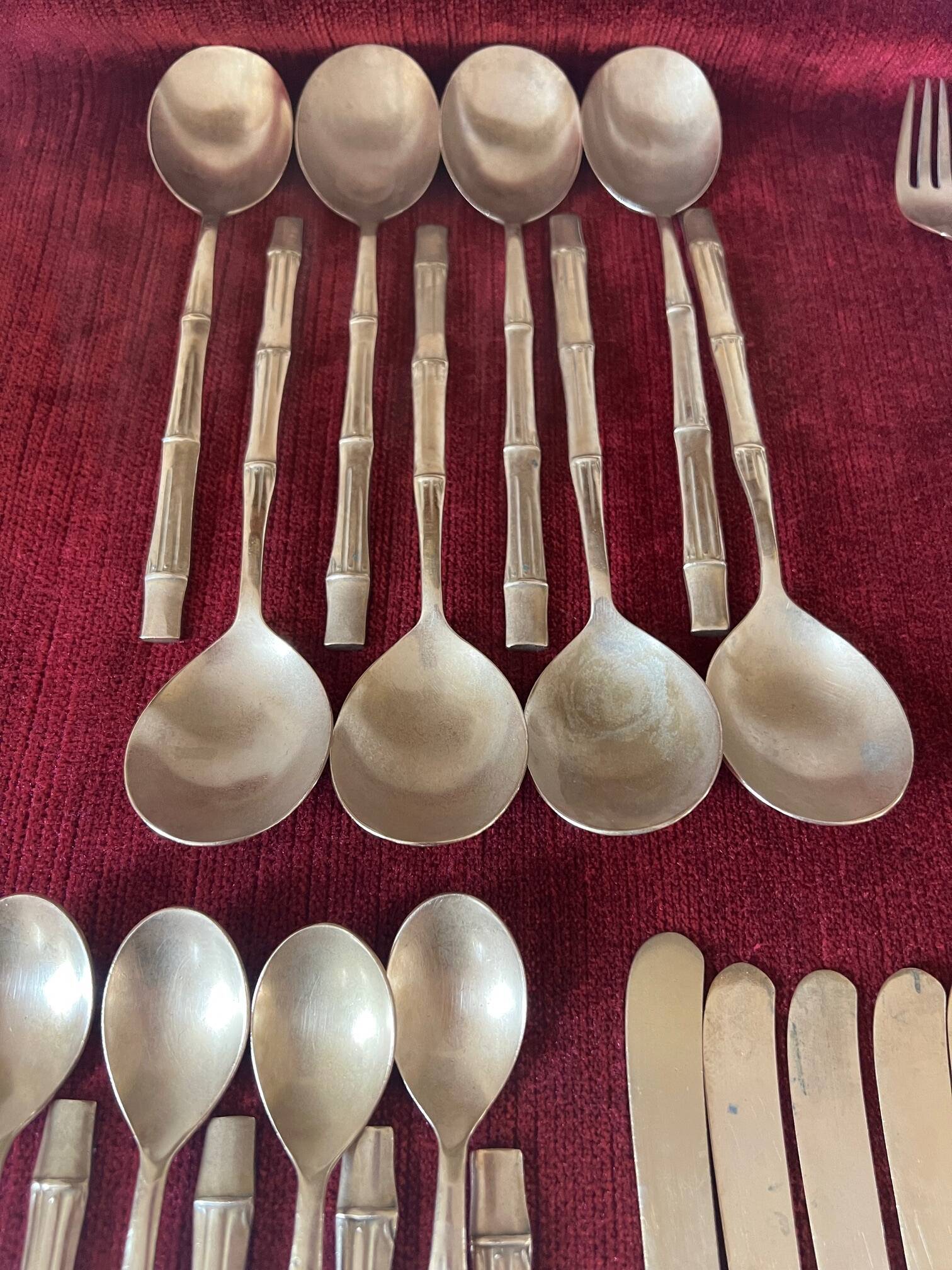 Set de couverts en bambou. 47 pièces. Laiton massif.