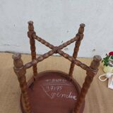 Round table, turned wooden legs