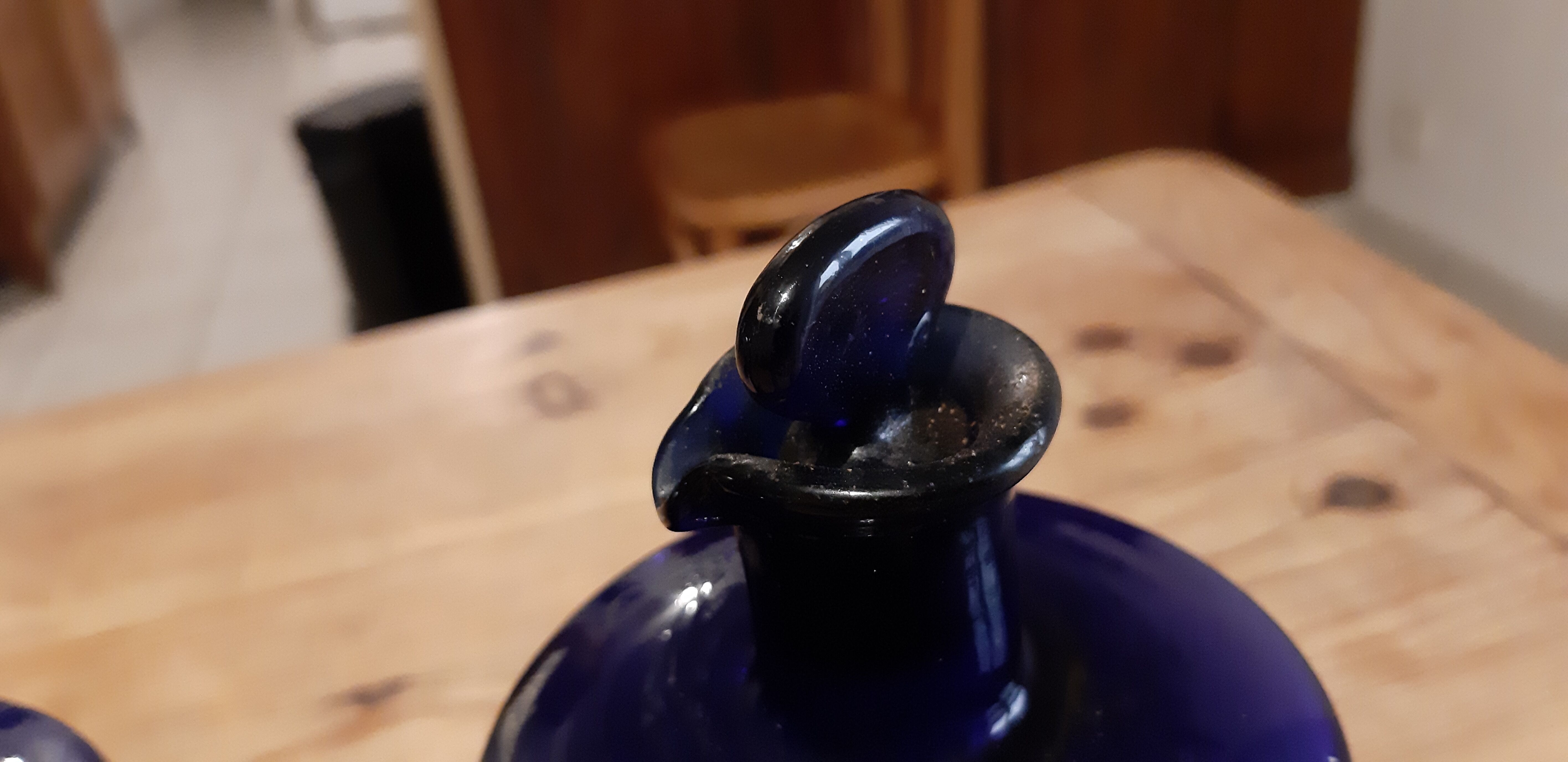 2 pots a pharmacy 19th in dark blue glass