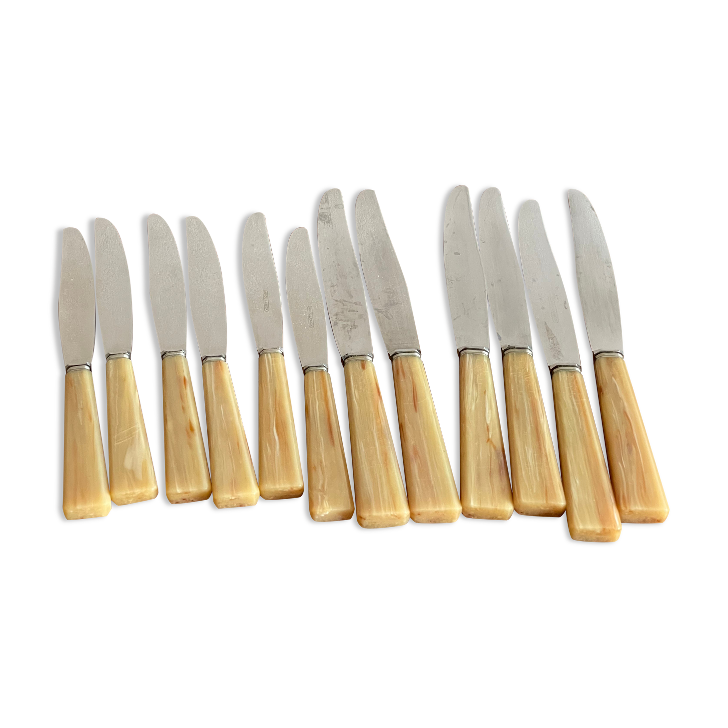 12 Apollonox knives in Bakelite