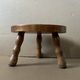Petit tabouret en bois massif