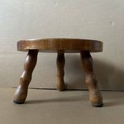Petit tabouret en bois massif
