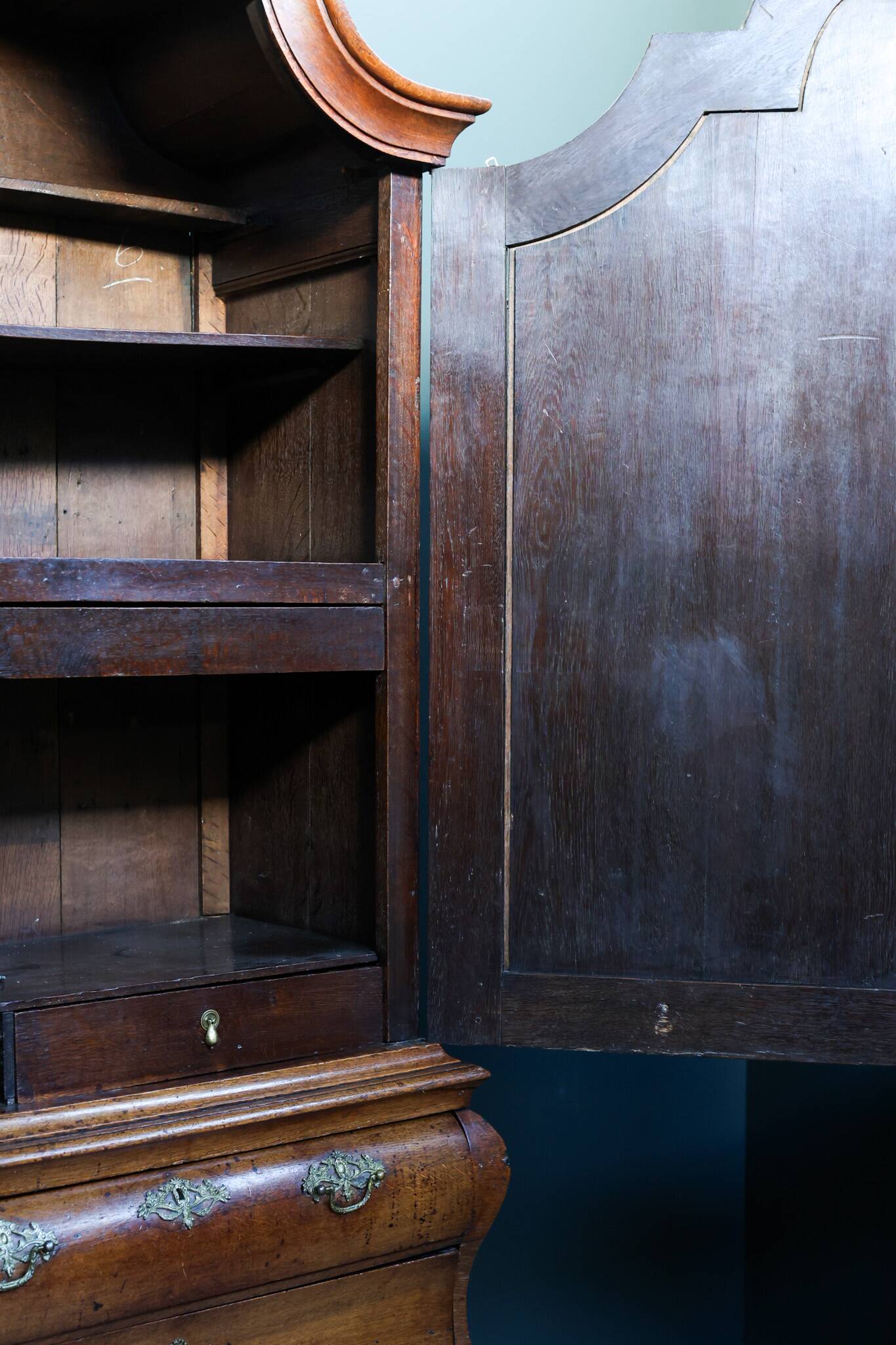 Bombe armoire hollandaise xviiie siècle