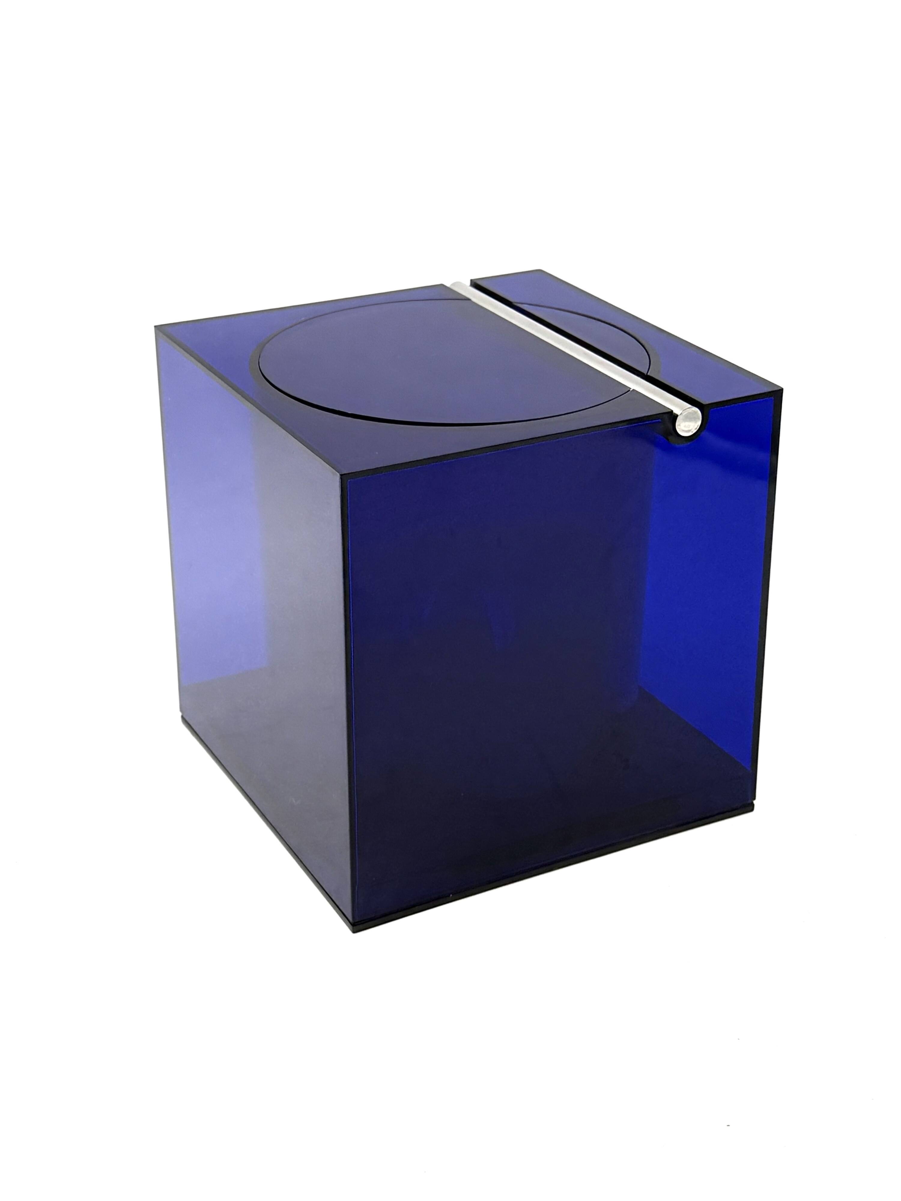 Space age blue plastic Ice Bucket, Studio Opi, Cini & Nils Italy, ca. 1970s