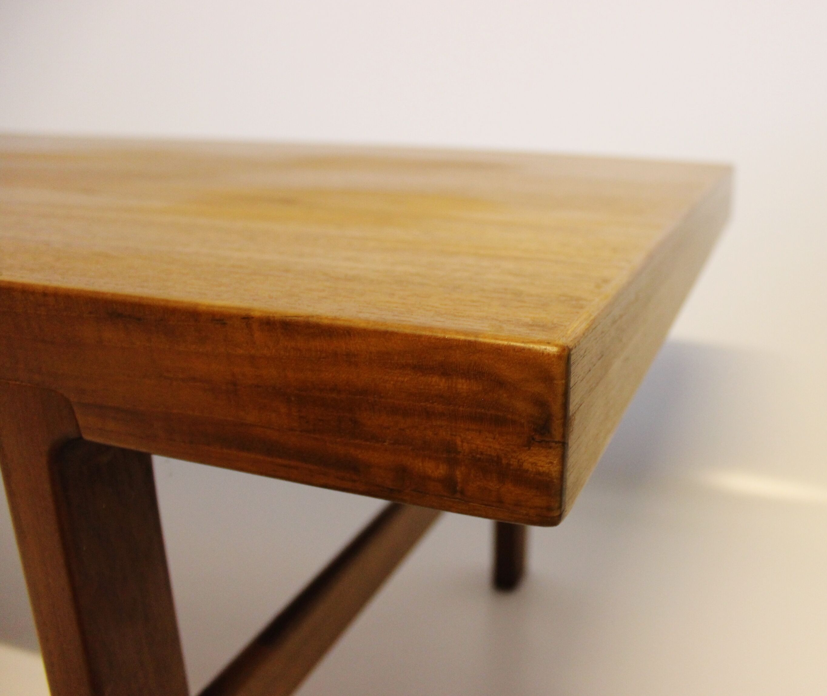 Table basse en teck avec feuille d'extension noire, design danois, années 1960.