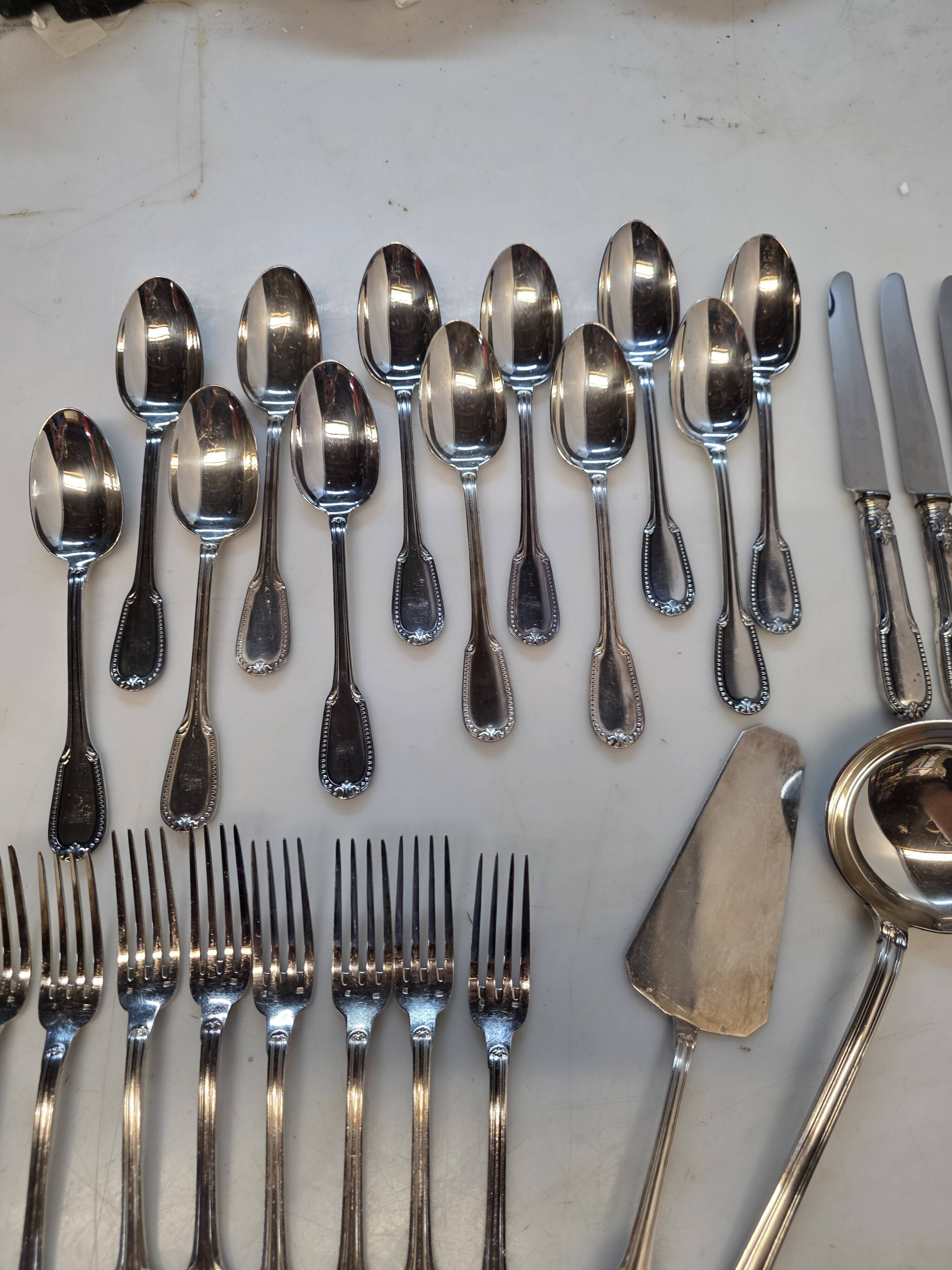 Ménagère 72 pièces en métal argenté 100  Saint-Médard, avec coffret