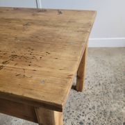 Table basse en bois massif