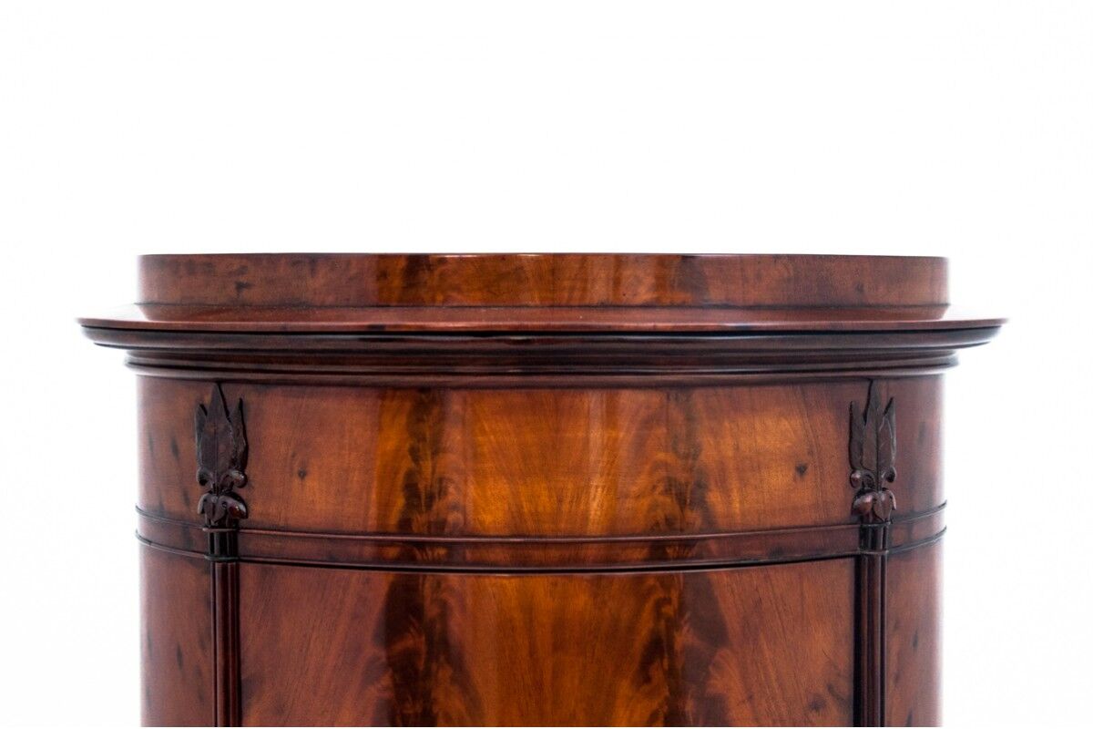 Biedermeier pillar chest of drawers, Northern Europe, around 1850.