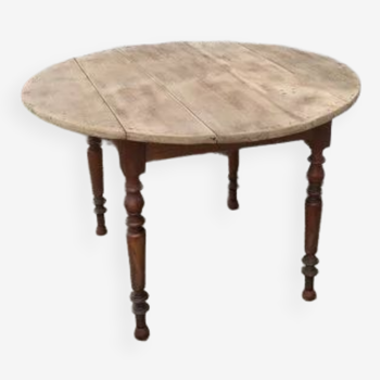 Folding round table