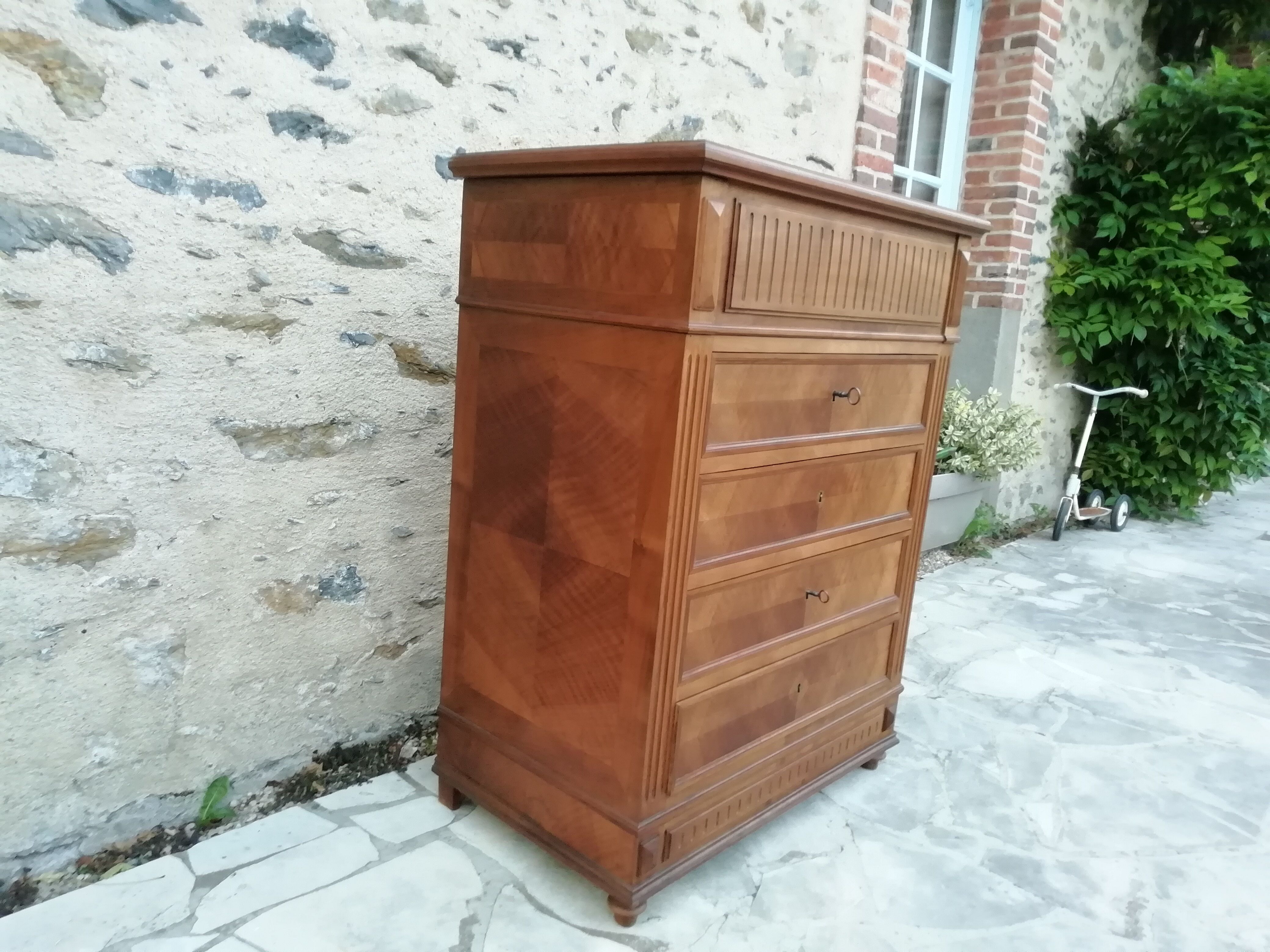 Dresser / dressing table