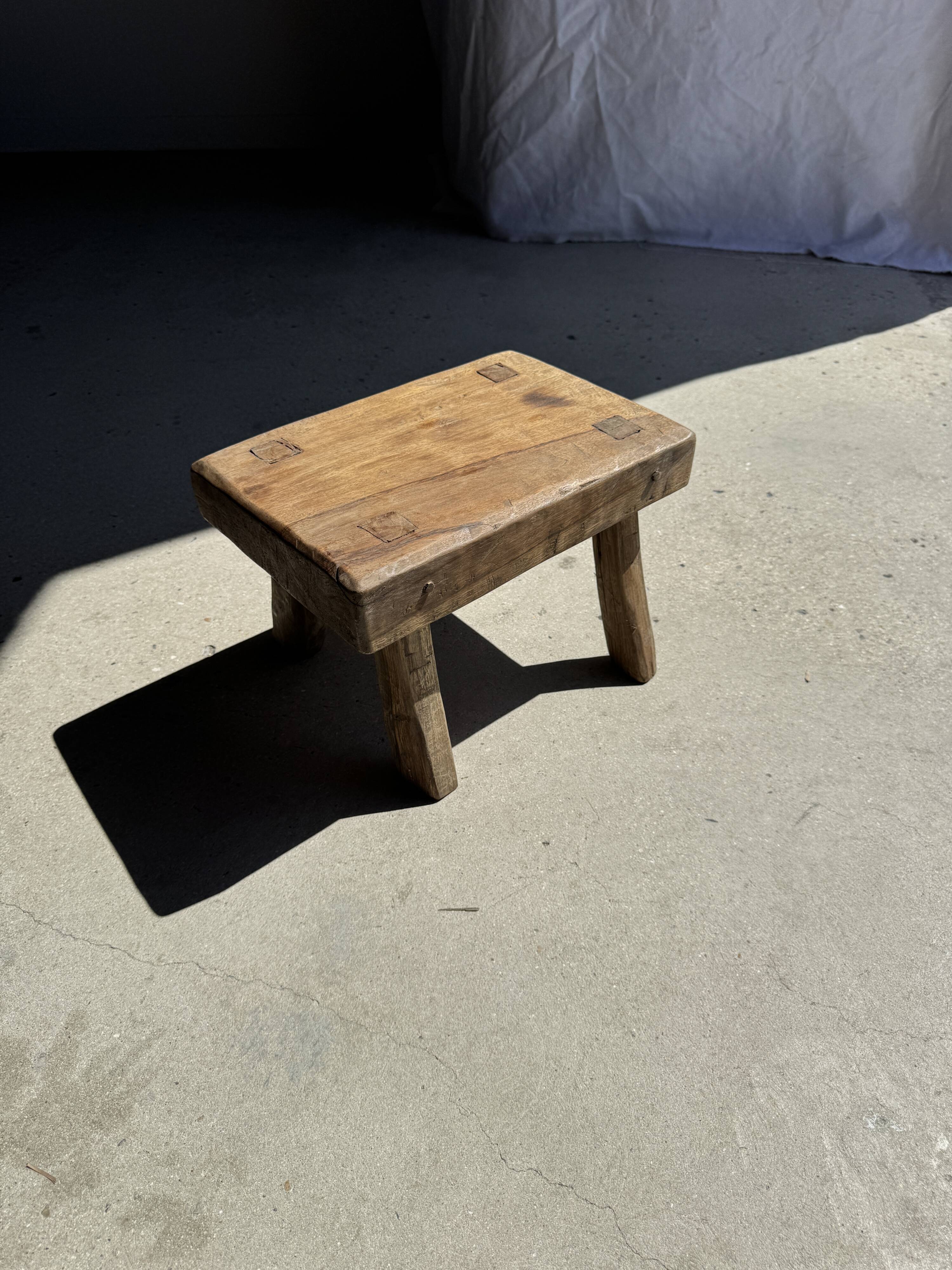 Petit stool, tabouret d'appoint en teck massif ovale wabi-sabi H25 37x27