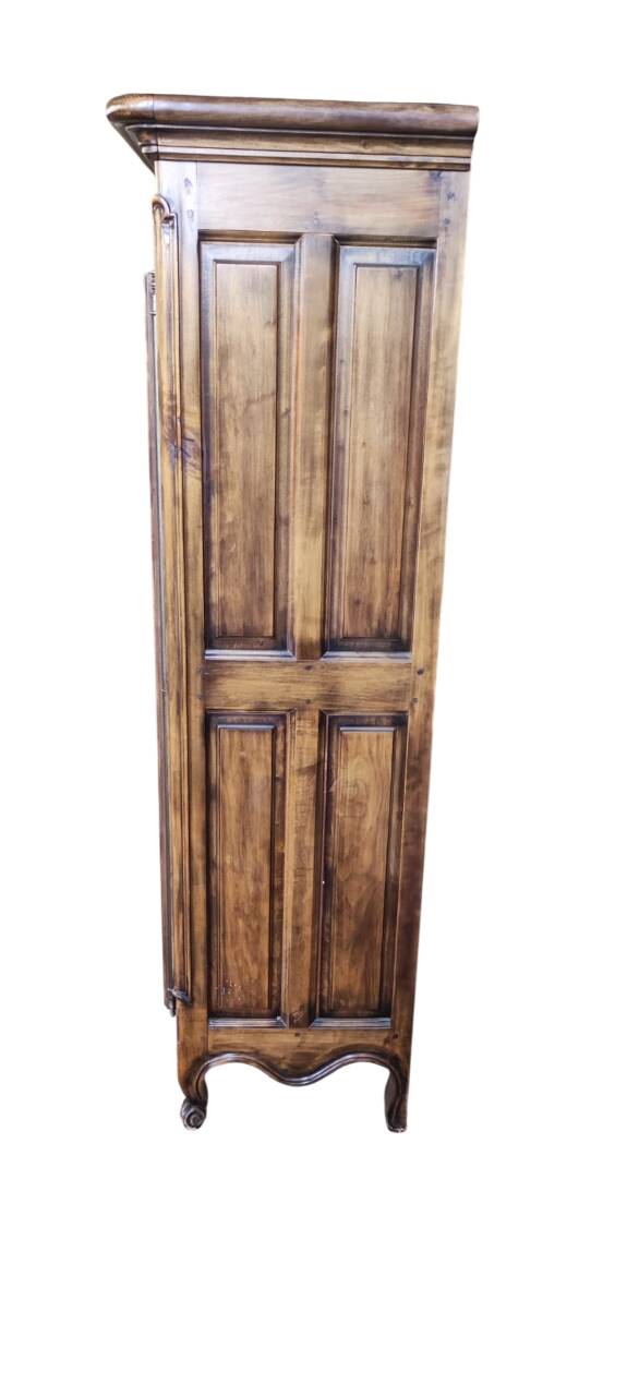 Very pretty solid wood bonnet, very beautiful wood species