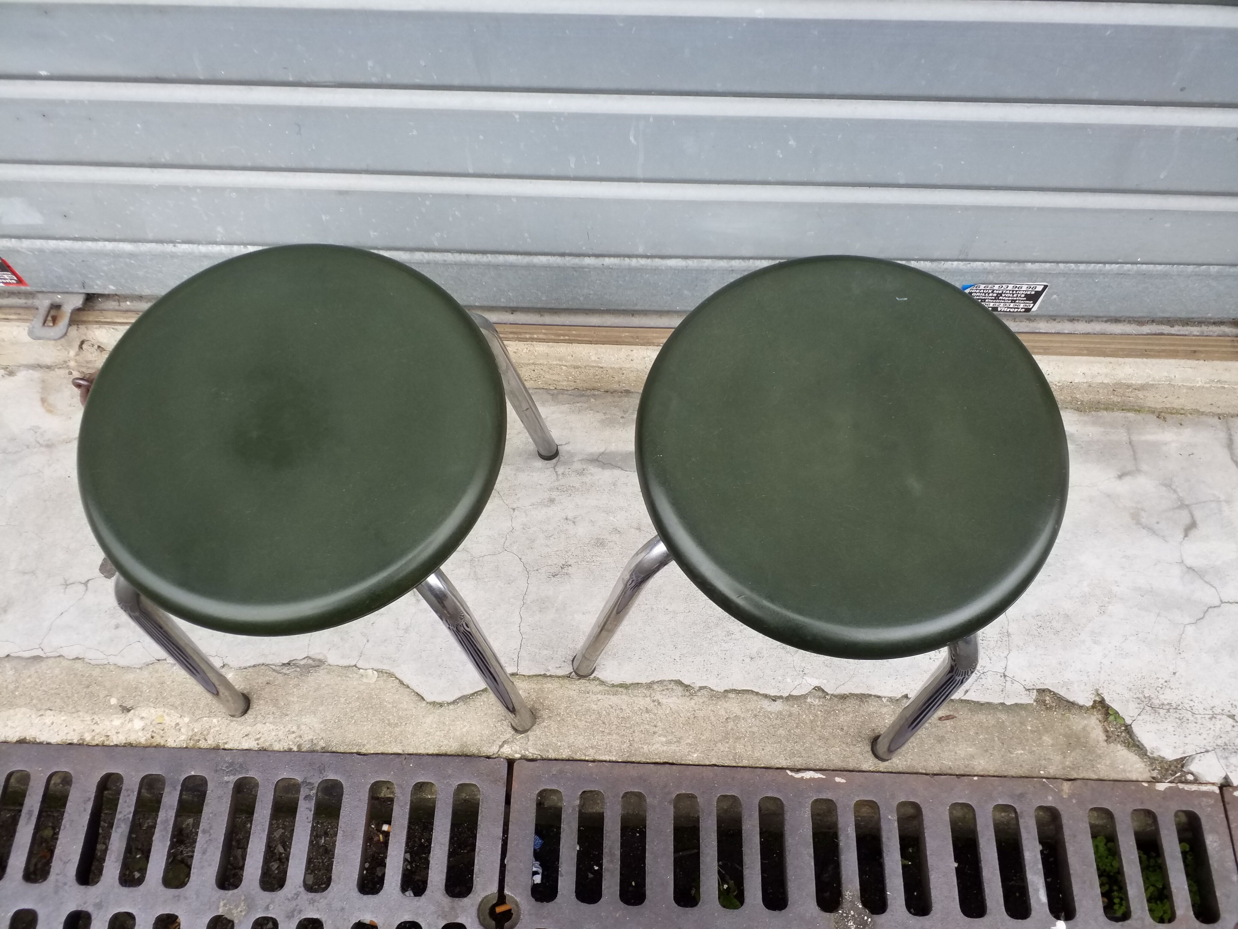 Set of 2 stools in green bakelit