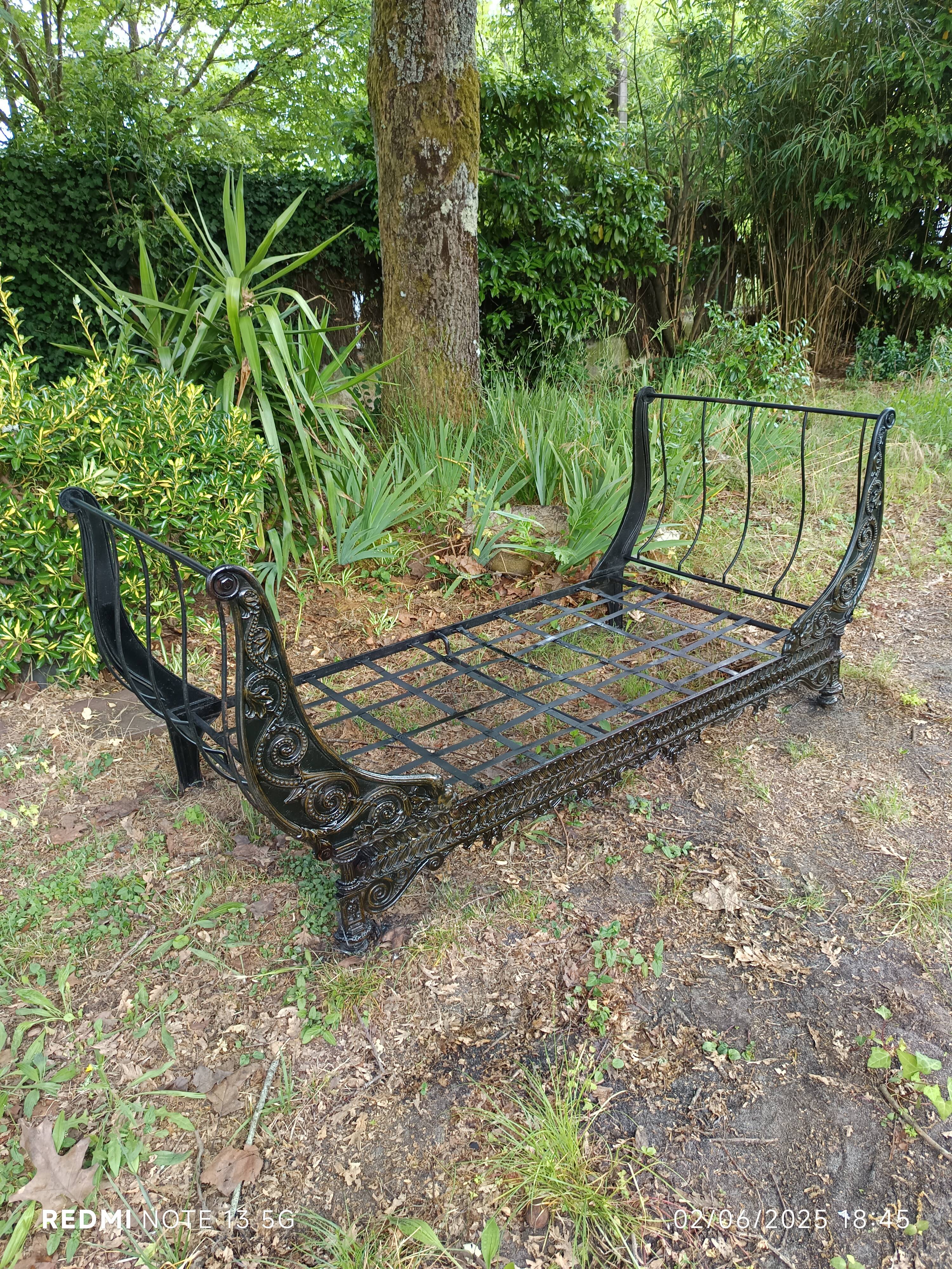rare Napoleon III cast iron and wrought iron sofa bed, 19th century