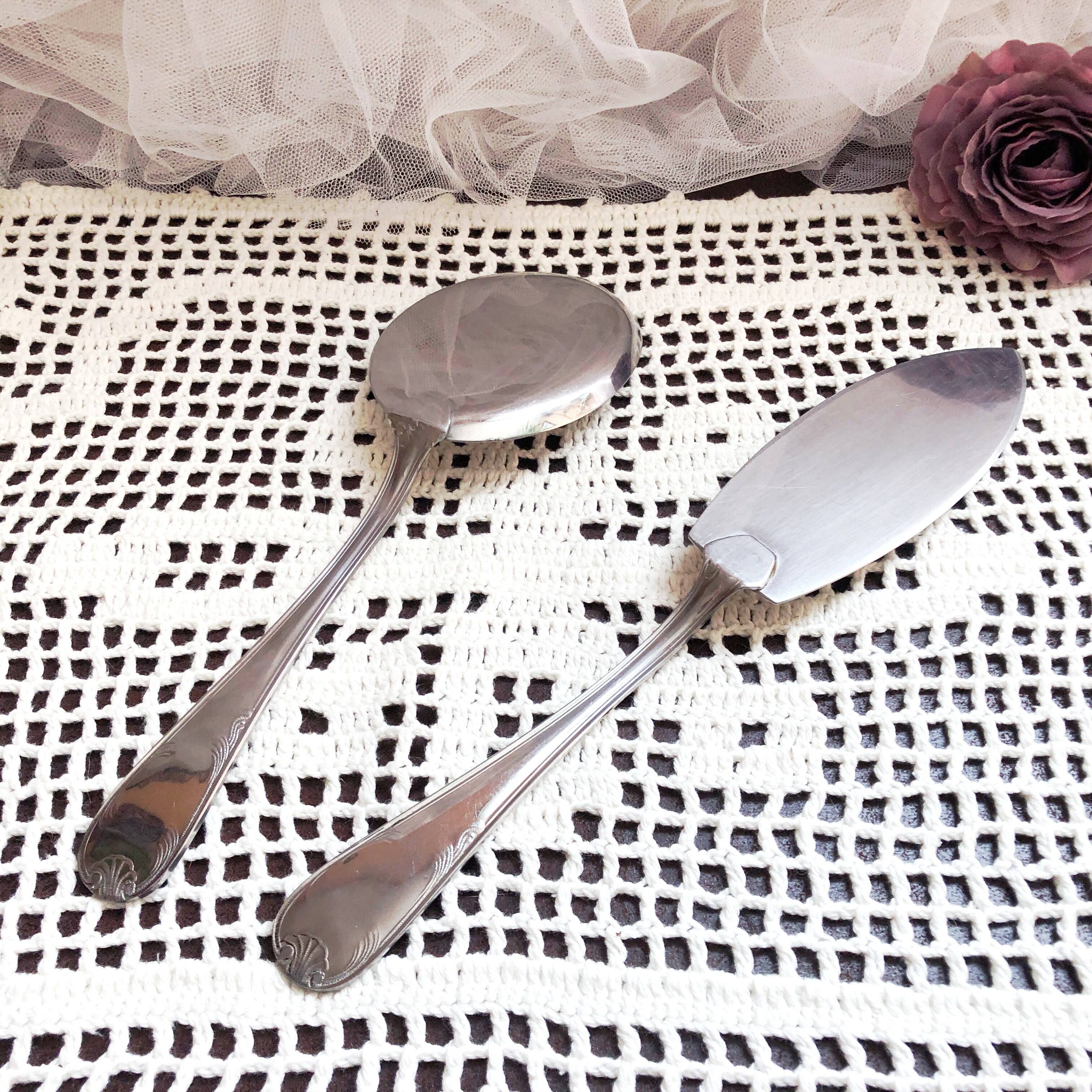 Set of two cutting shovels for cakes, tarts and sweets
