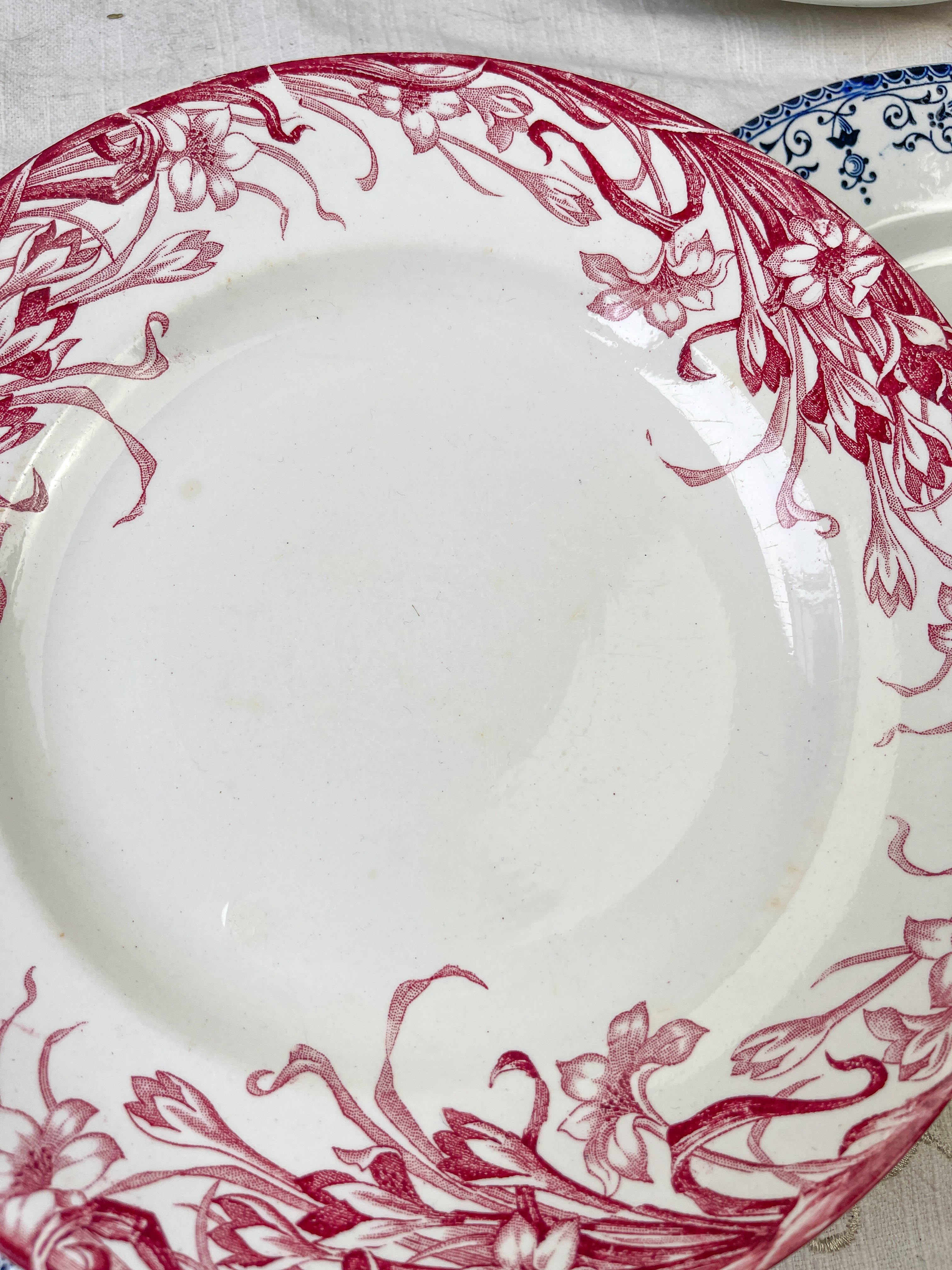 6 flat plates Terre de Fer blue red mismatched