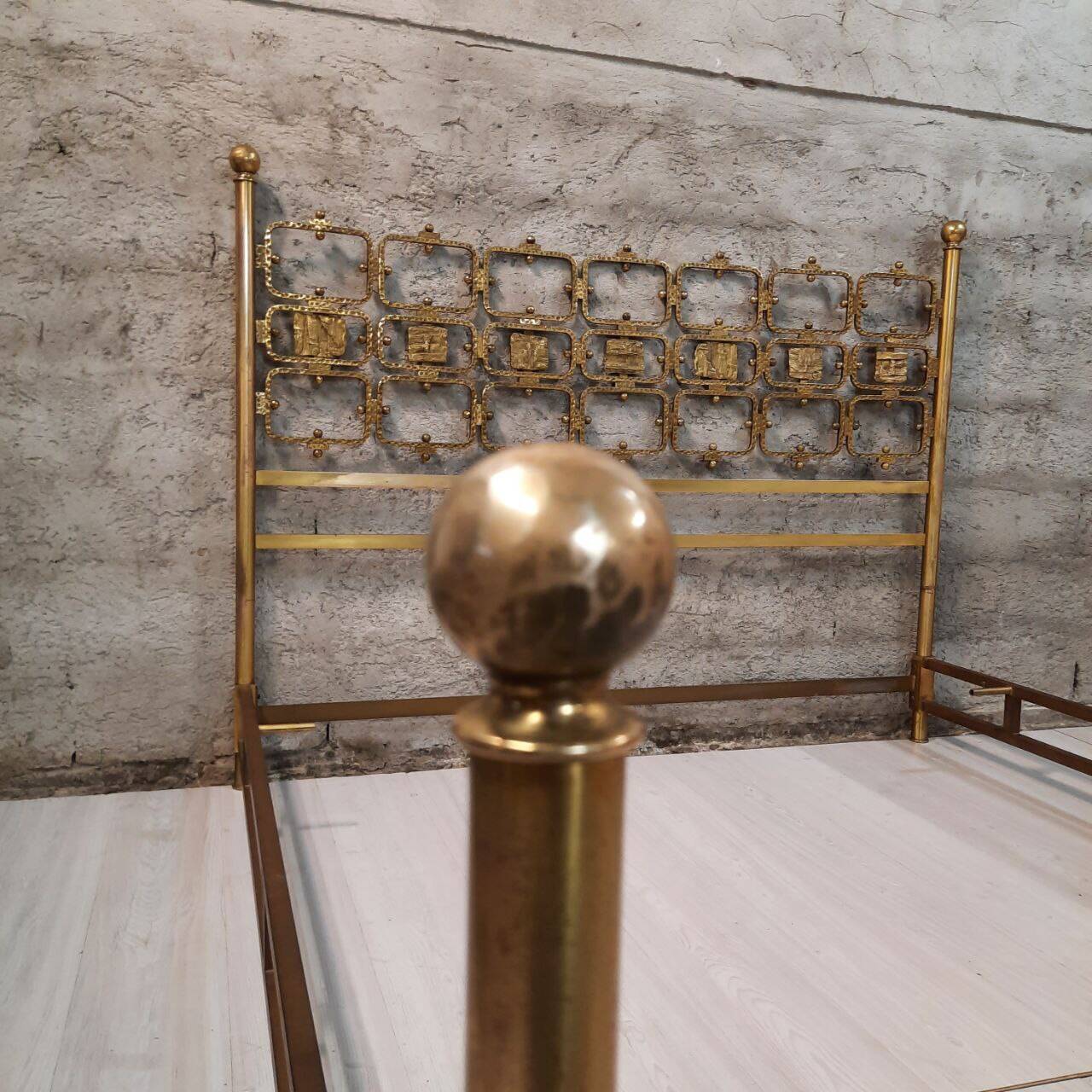 60s/70s bed design Luciano Frigerio in gilded brass