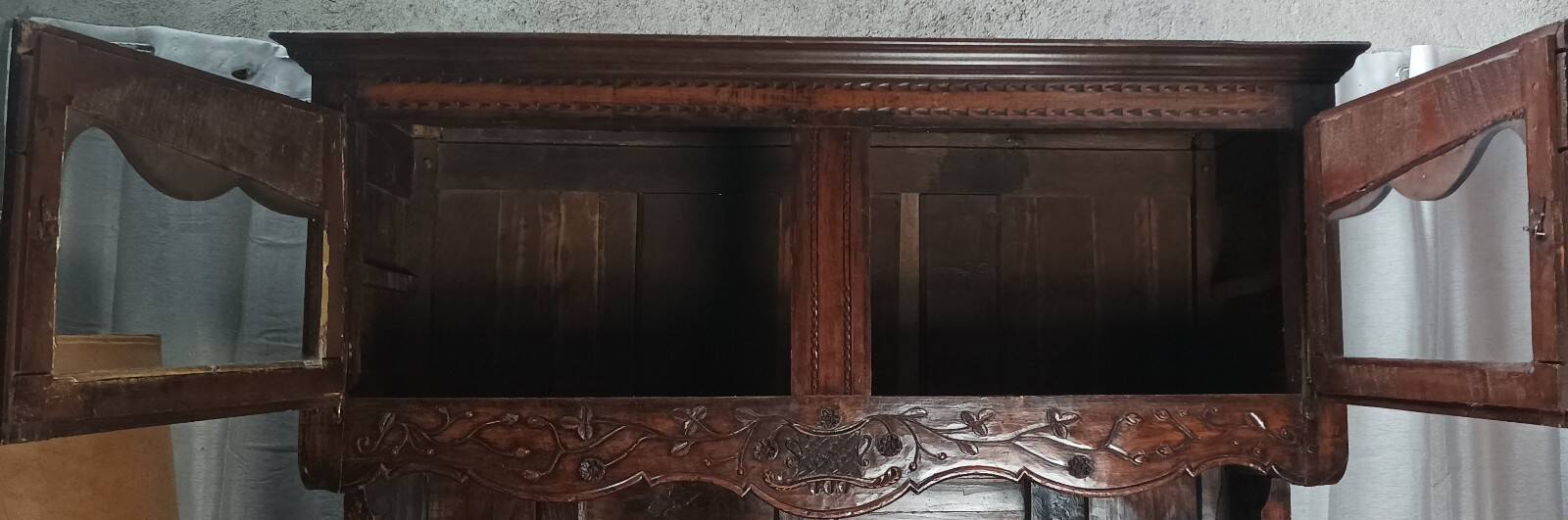Provençal dresser in ash