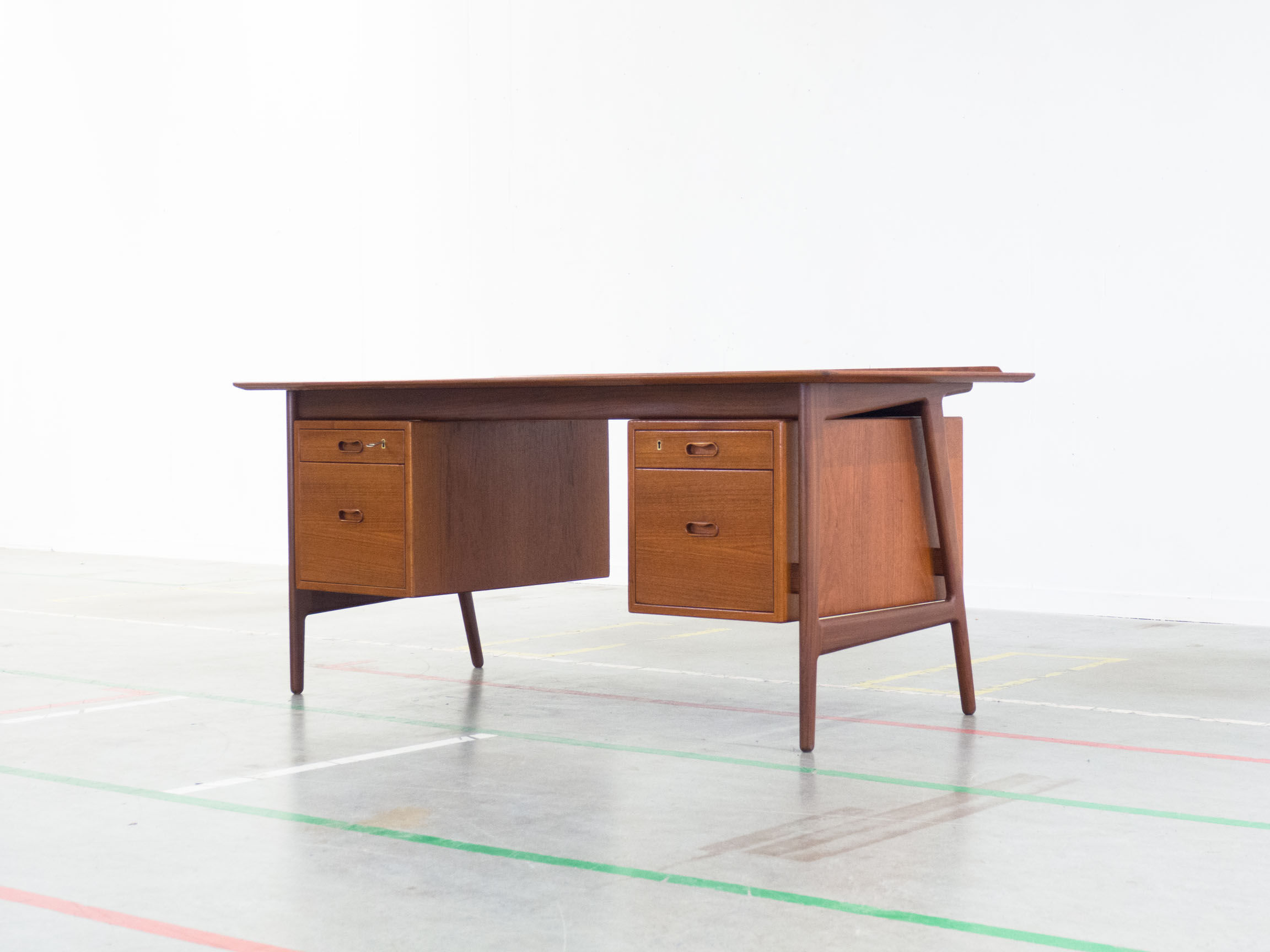 Office designed by Arne Vodder and produced by Vamo Sønderborg, Danemar