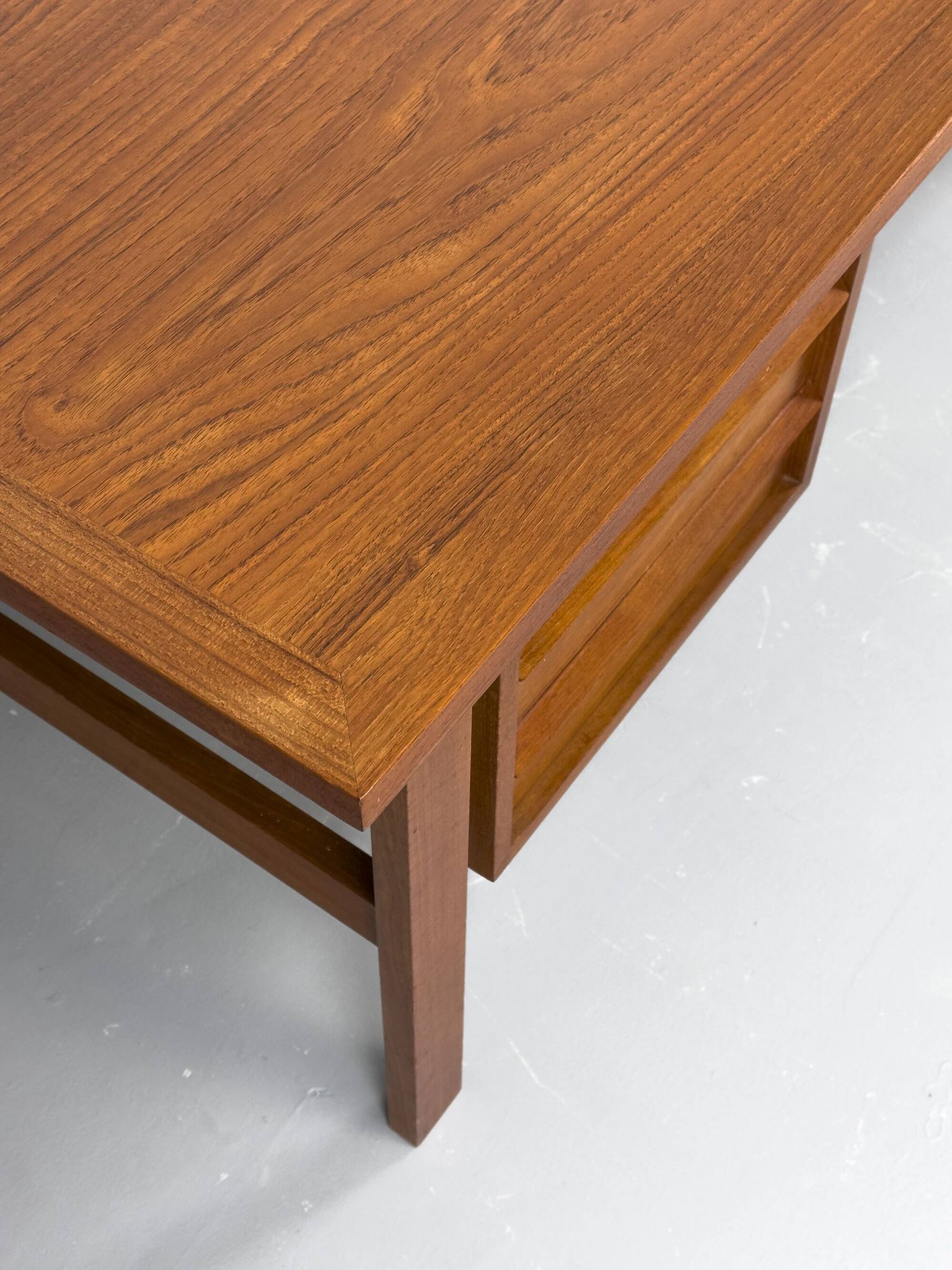 Mid-century teak desk by Svend Åge Madsen for Sigurd Hansen, 1960s.