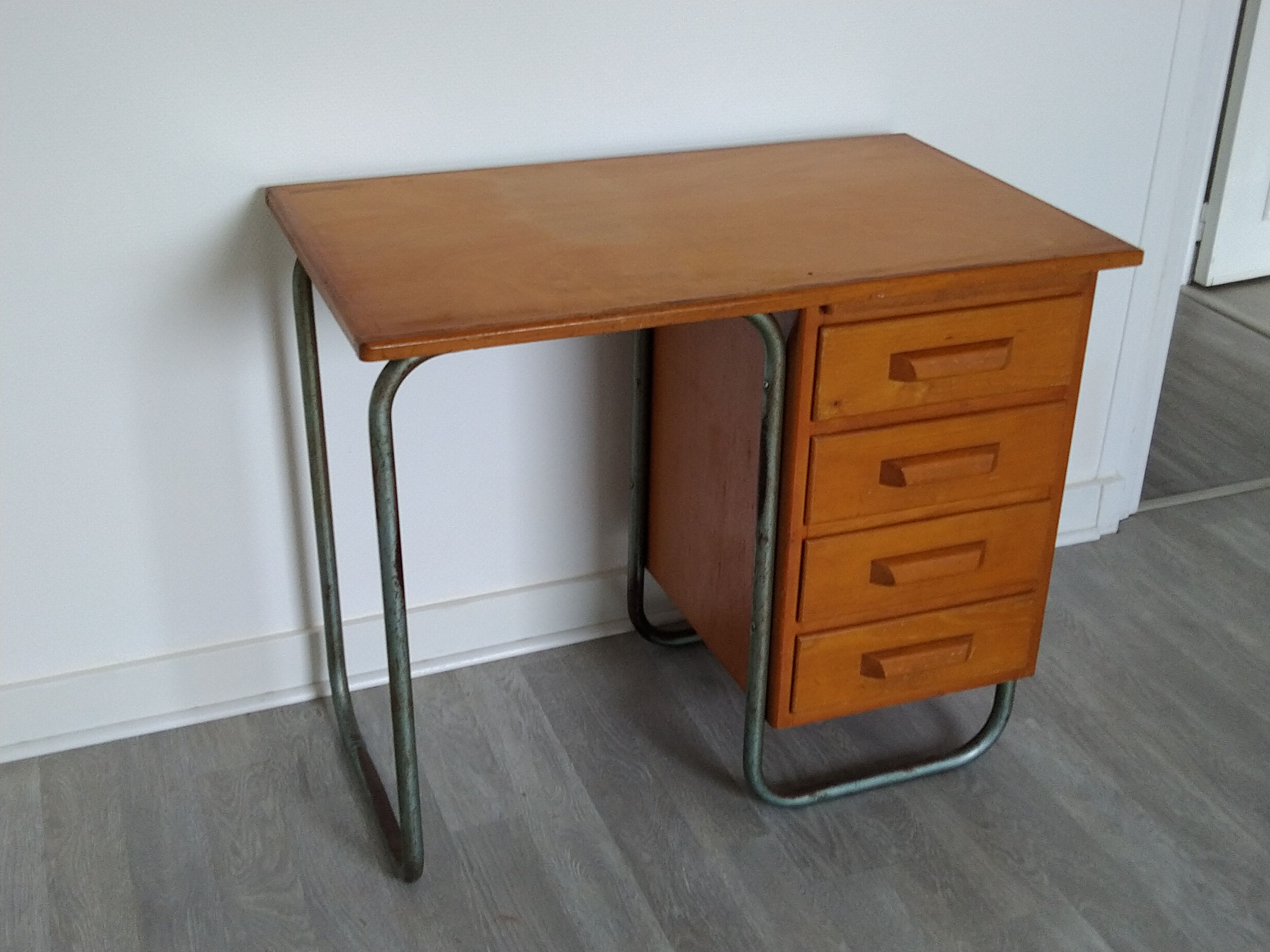 Bureau en bois et métal