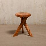 Tabouret Pierre Chapo S31 'Modèle A' en orme massif, France