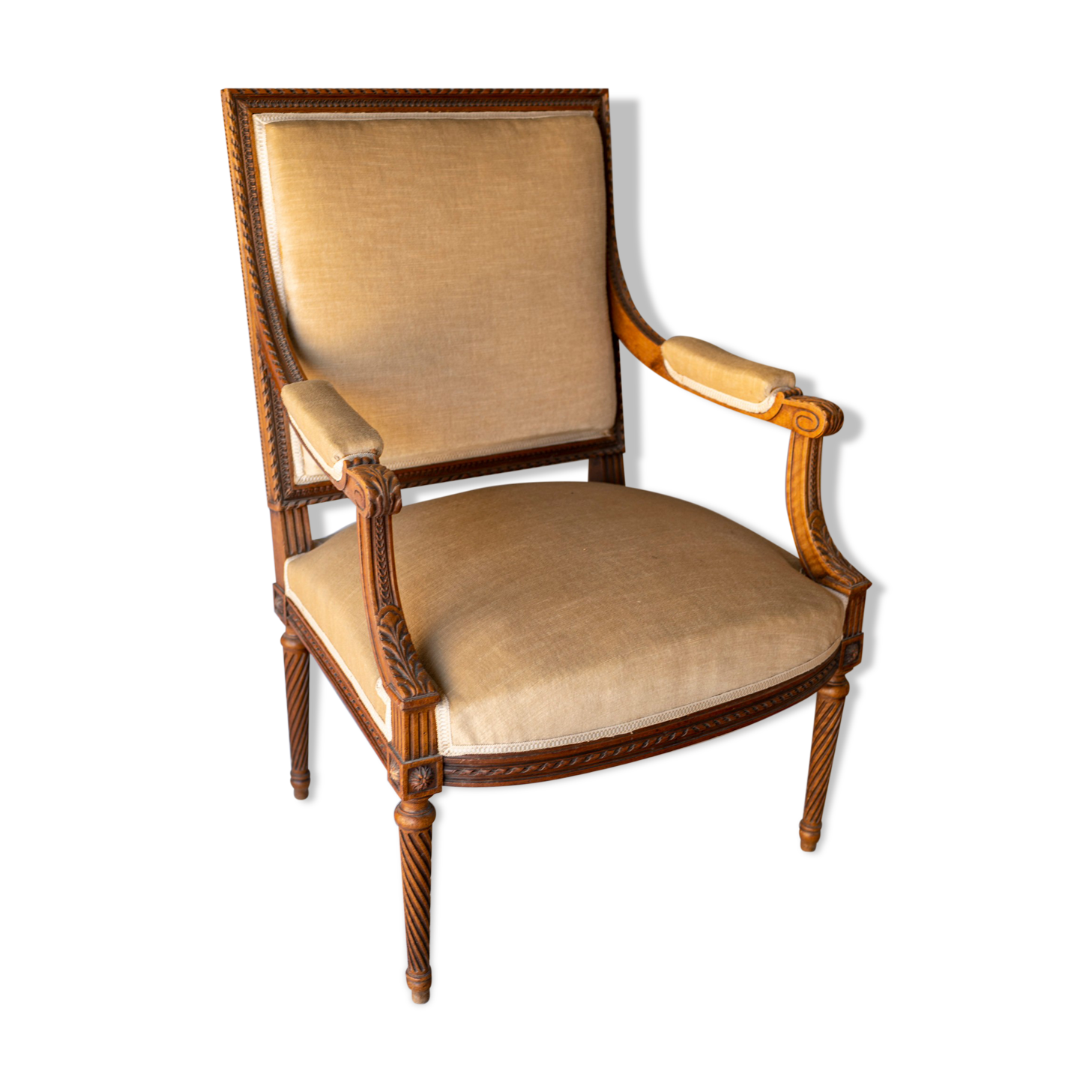 Antique armchair in solid wood