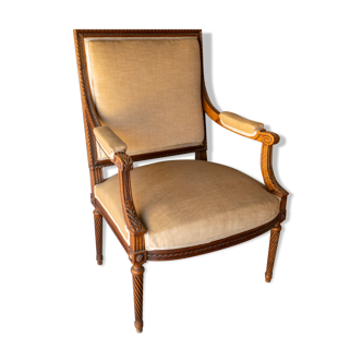 Antique armchair in solid wood