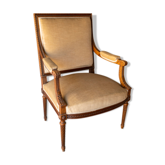 Fauteuil ancien en bois massif