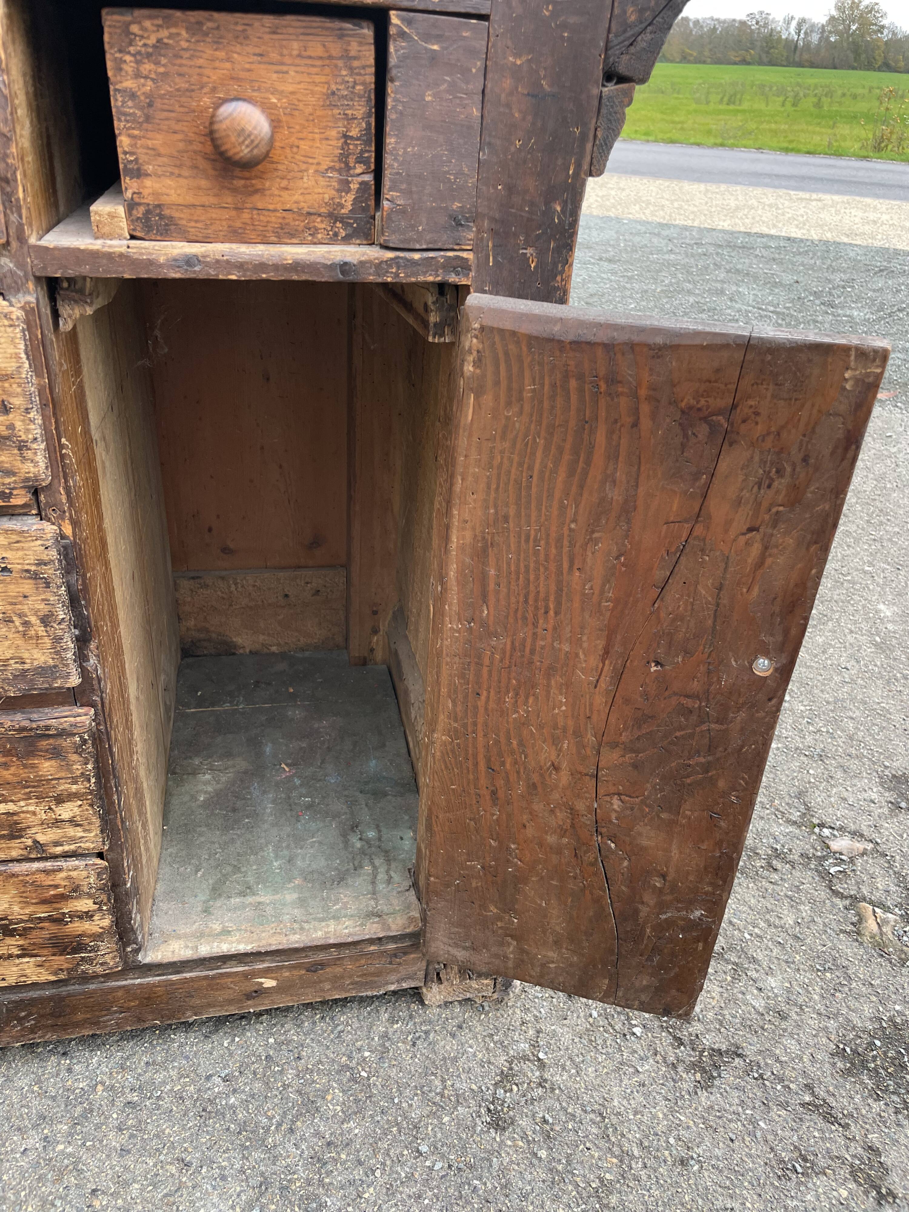 Tradesman's cabinet with drawers