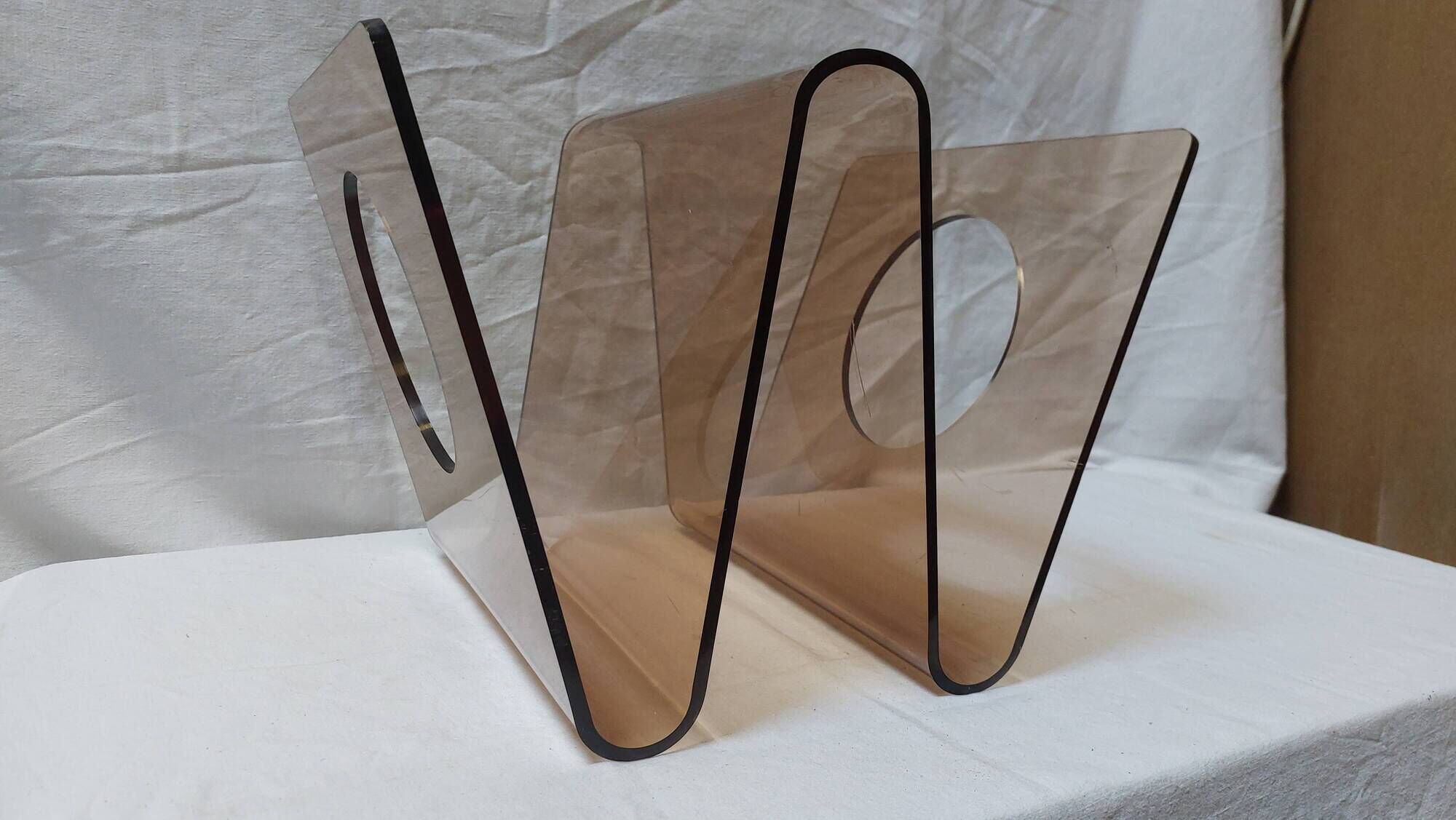 Magazine rack by Michel Dumas for Roche Bobois in smoked plexiglass, 1970s.