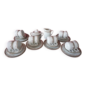 Victoria dinner service.