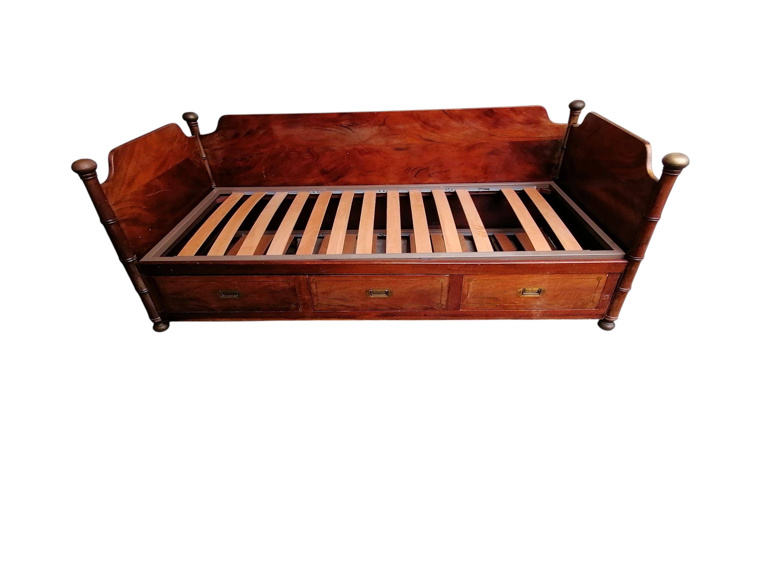 Divano letto in stile nautico in mogano con dettagli in ottone, fine XIX