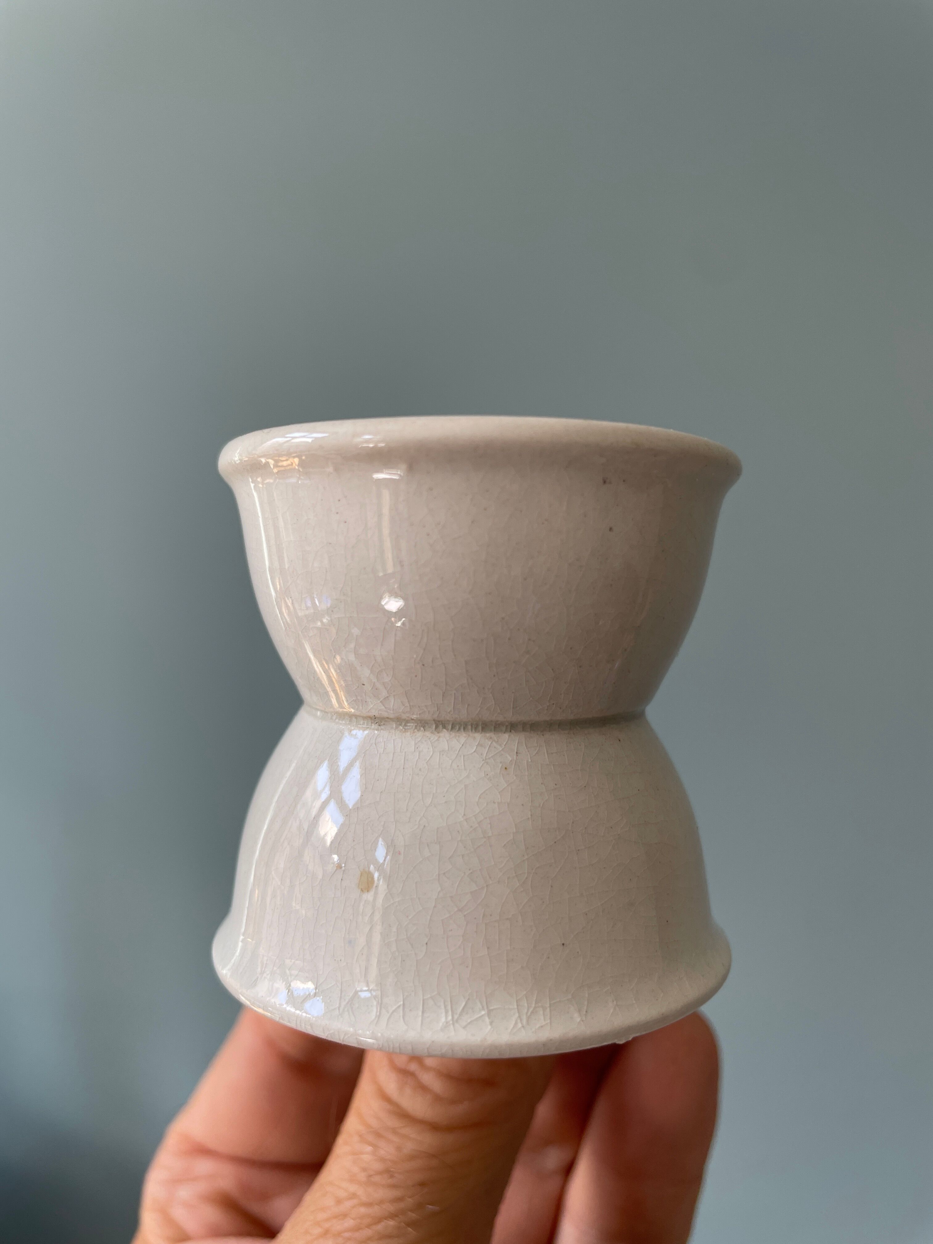 Lot de 16 coquetiers diabolo en porcelaine blanche