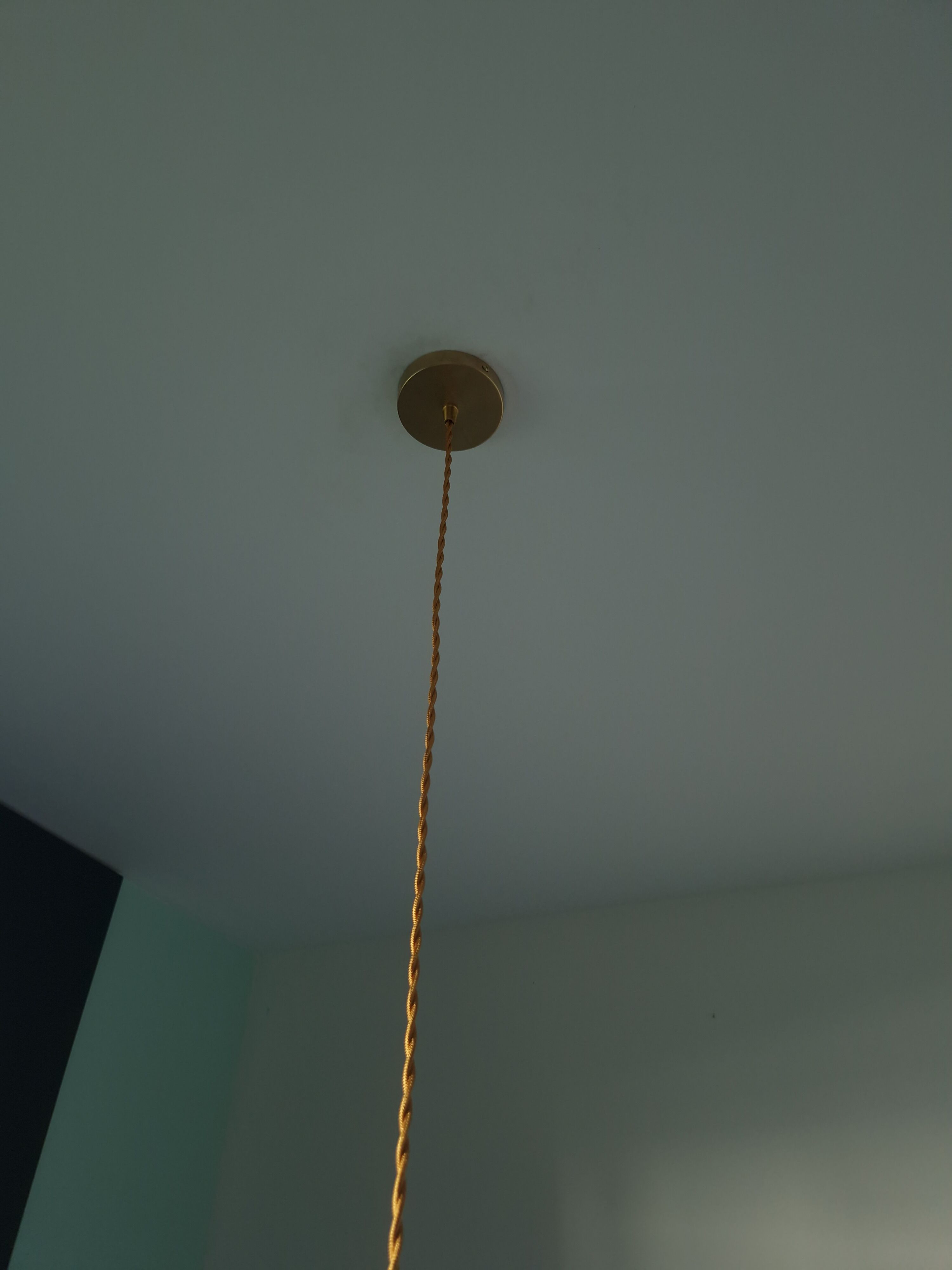 Suspension vintage en opaline dentelée