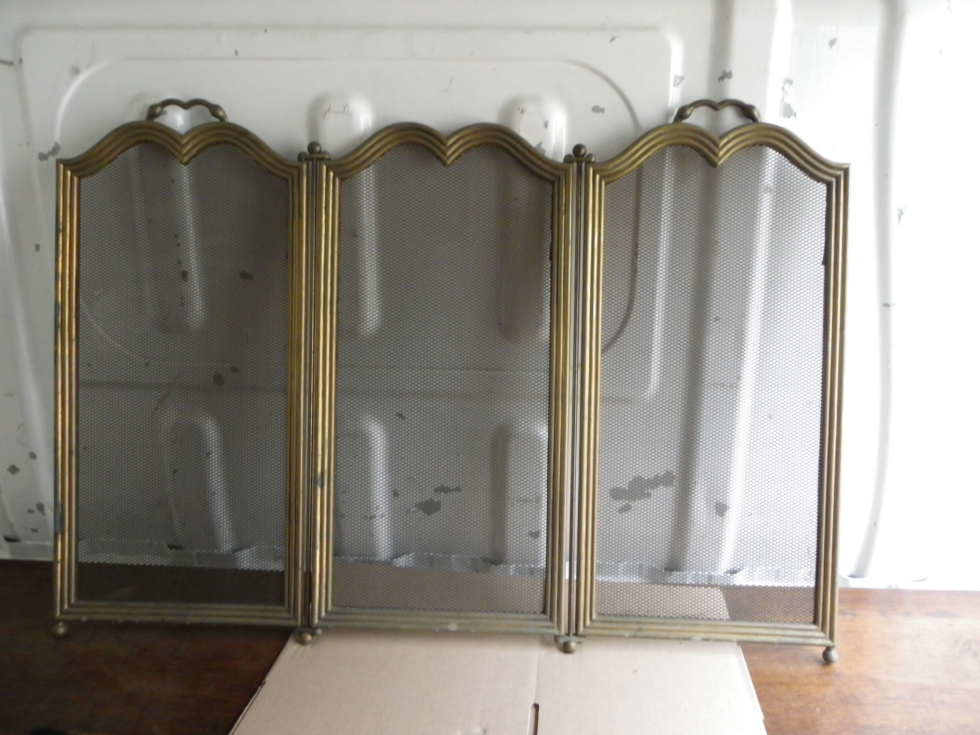 Vintage three-pane framed firewall & brass grille 75 x 52 cm 6 kg