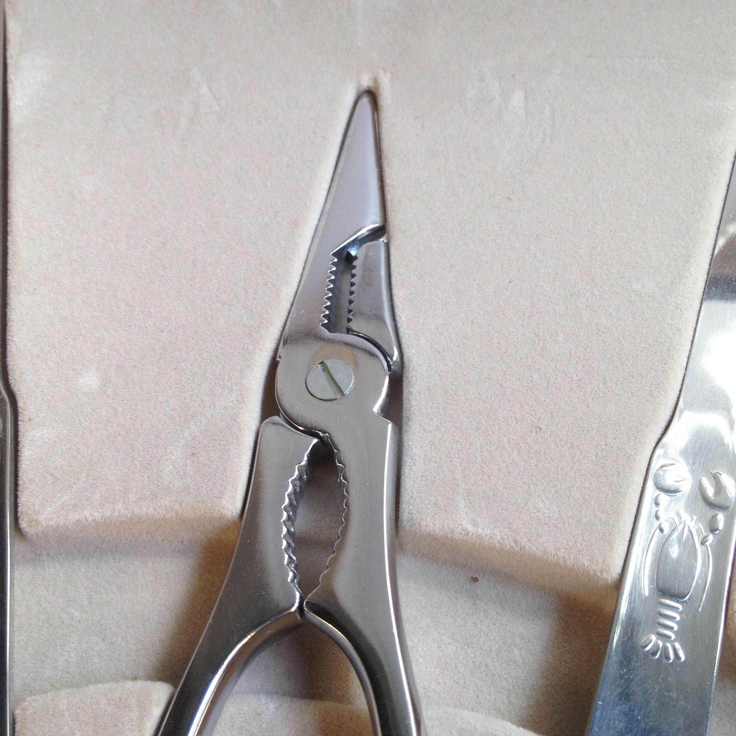 Crostacean claws & 6 meat extractors lobster crab