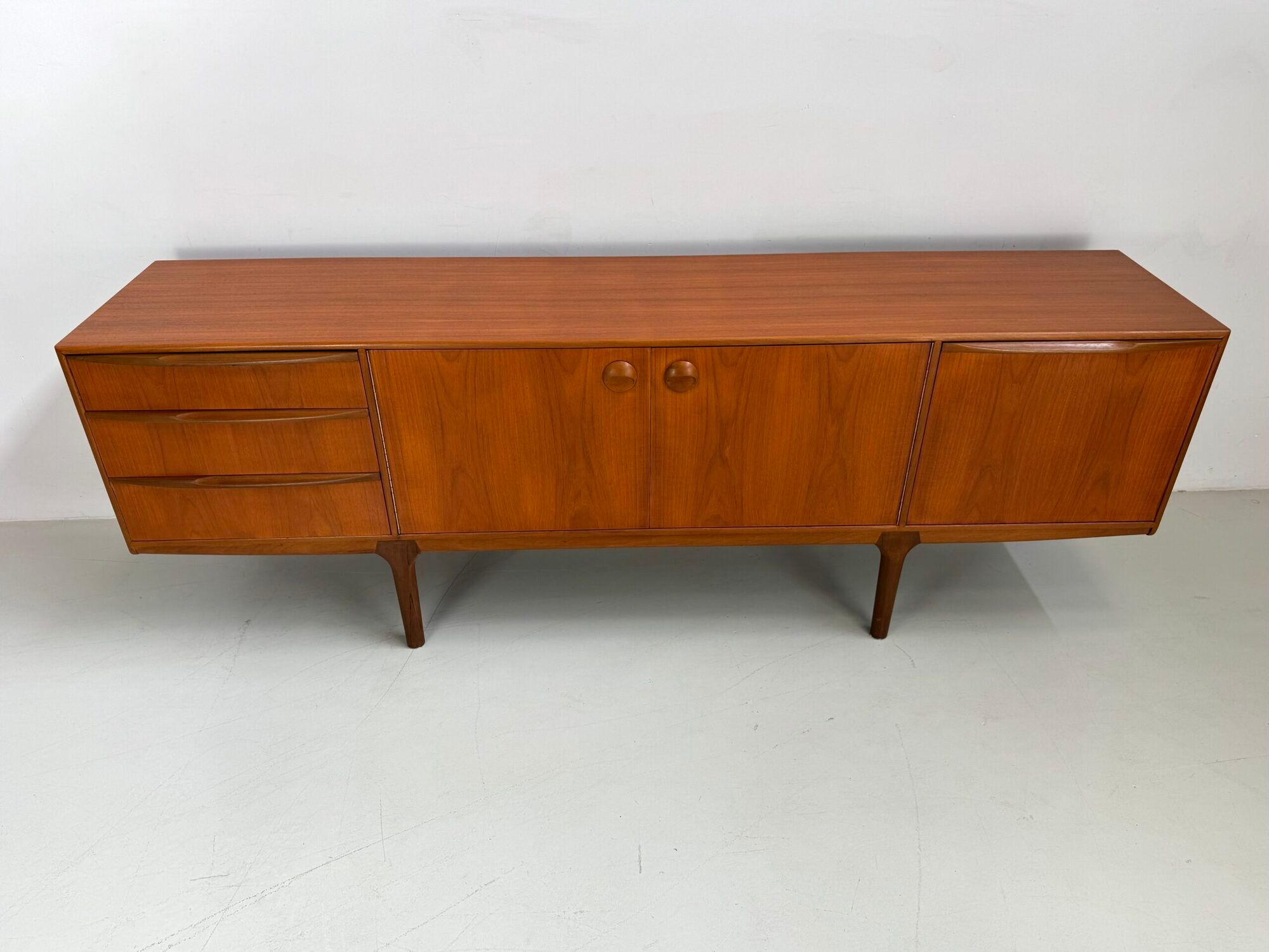 Vintage sideboard McIntosh "Torpedo"