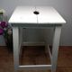 Tabouret en bois blanc vintage