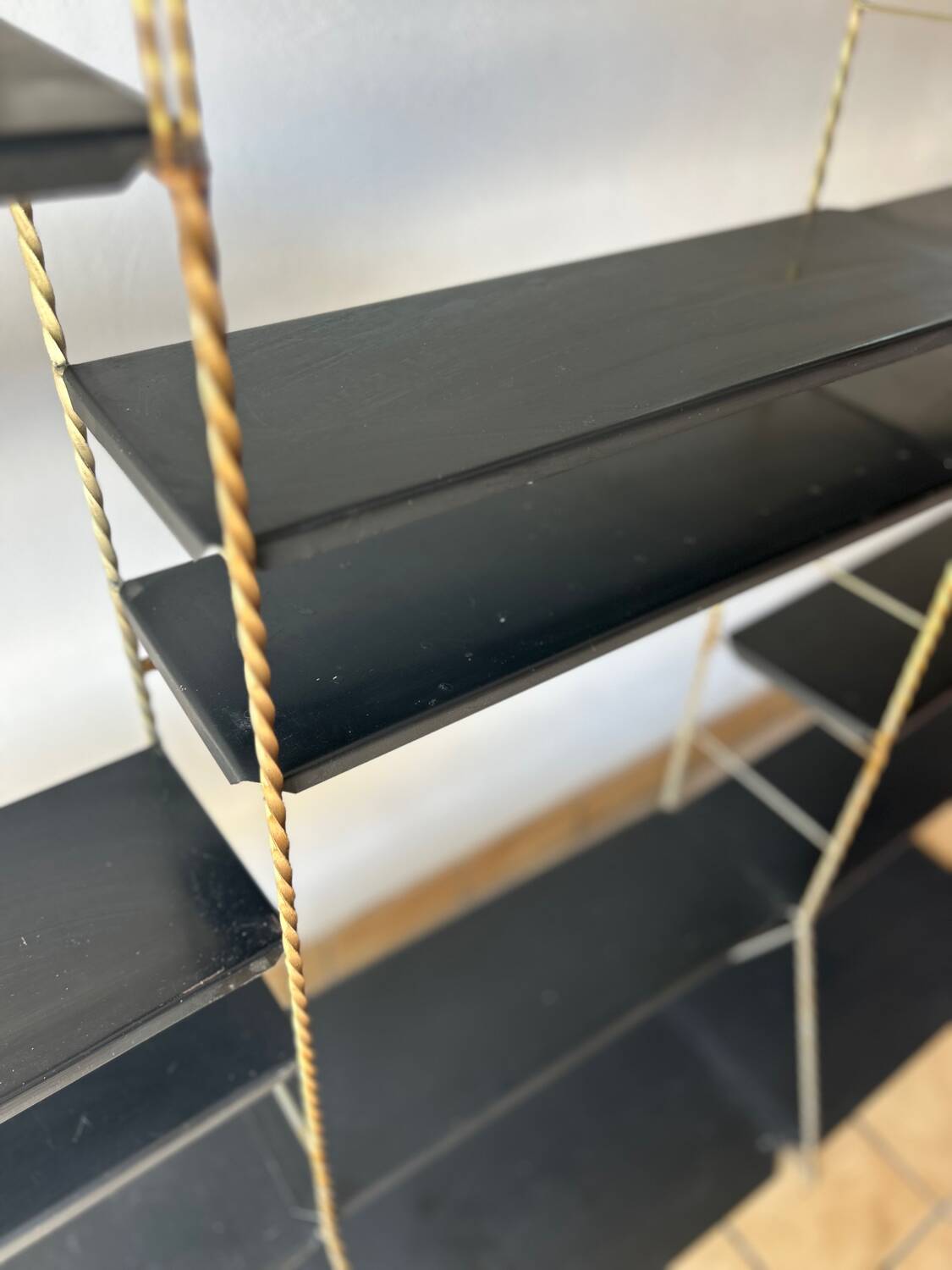 Modular shelves in String style