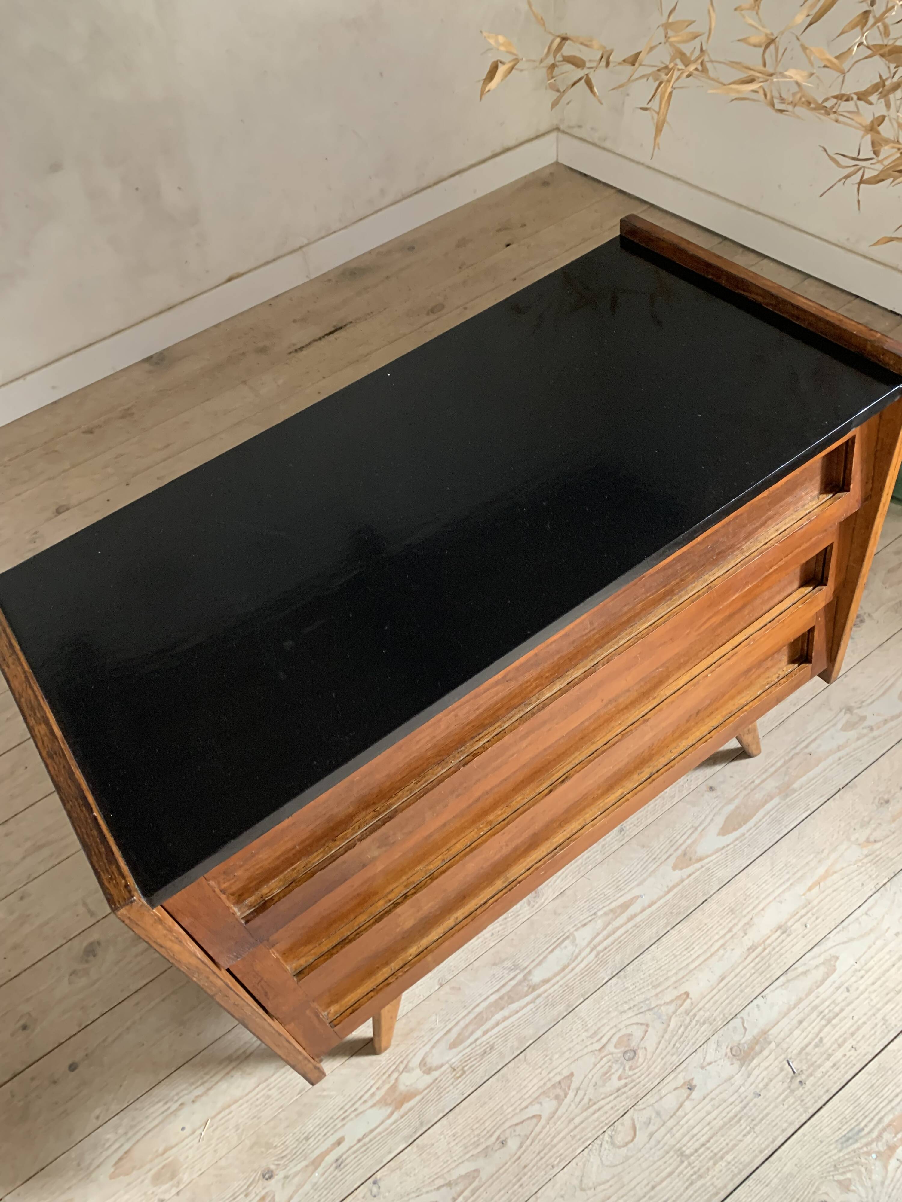 Commode vintage en chêne pieds compas