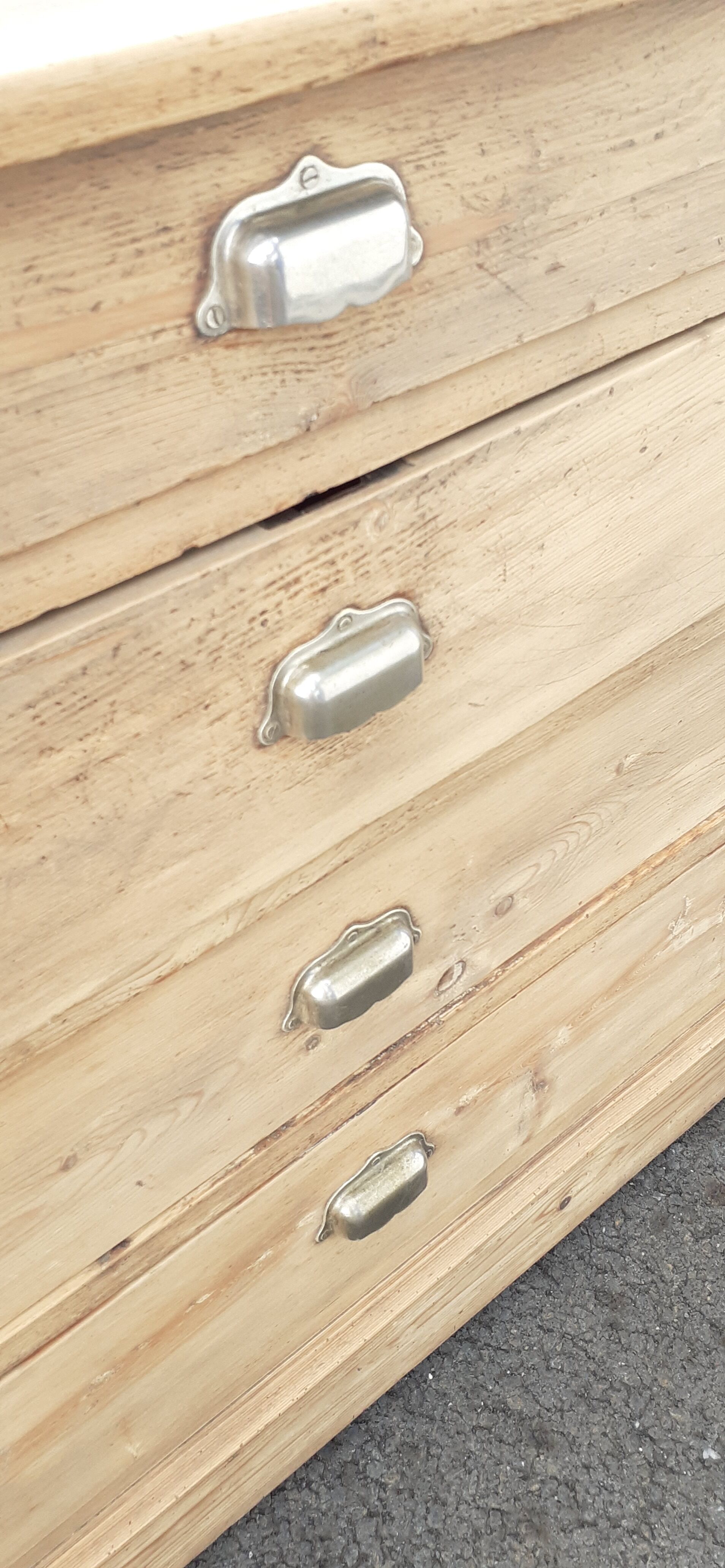 Ancient chest of drawers