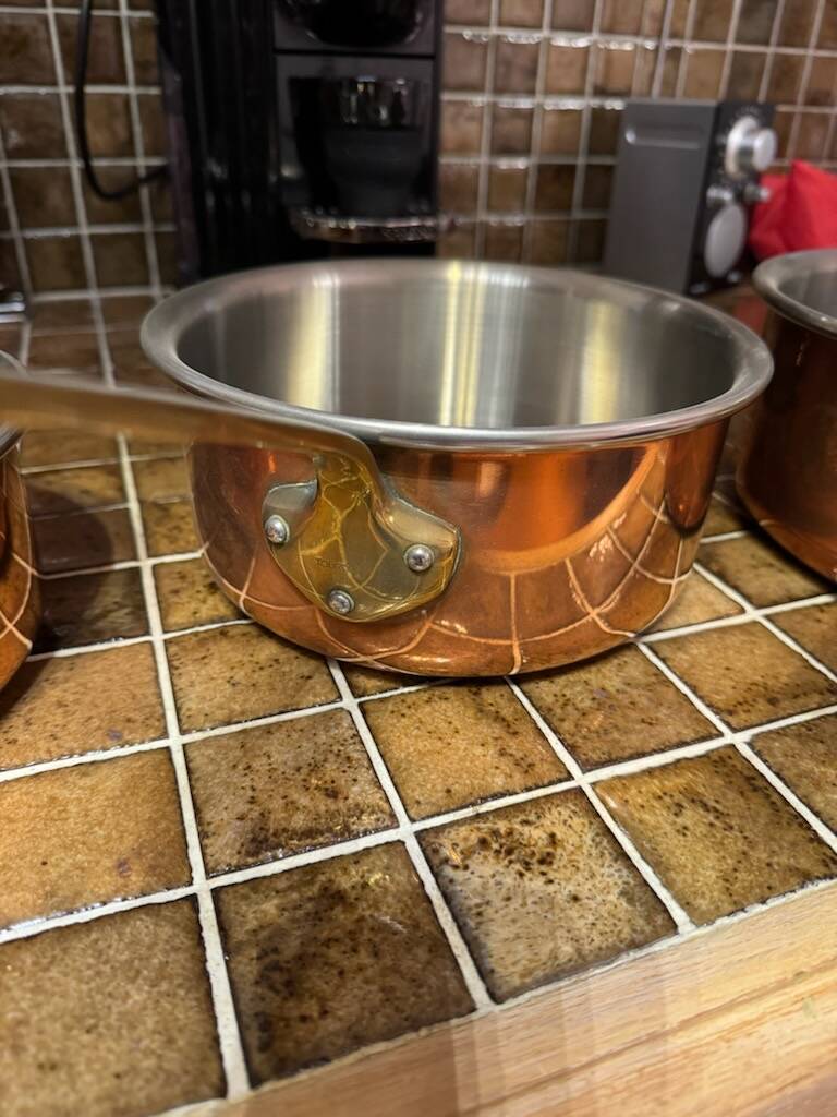Set of 5 copper saucepans