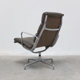Early pair of Eames 'EA216' swivel lounge chairs by Herman Miller, 1960s
