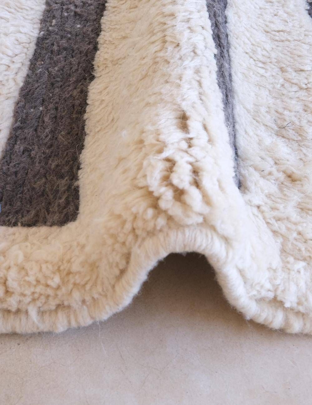 Contemporary Beni M'Rirt Rug - 330 x 234 cm