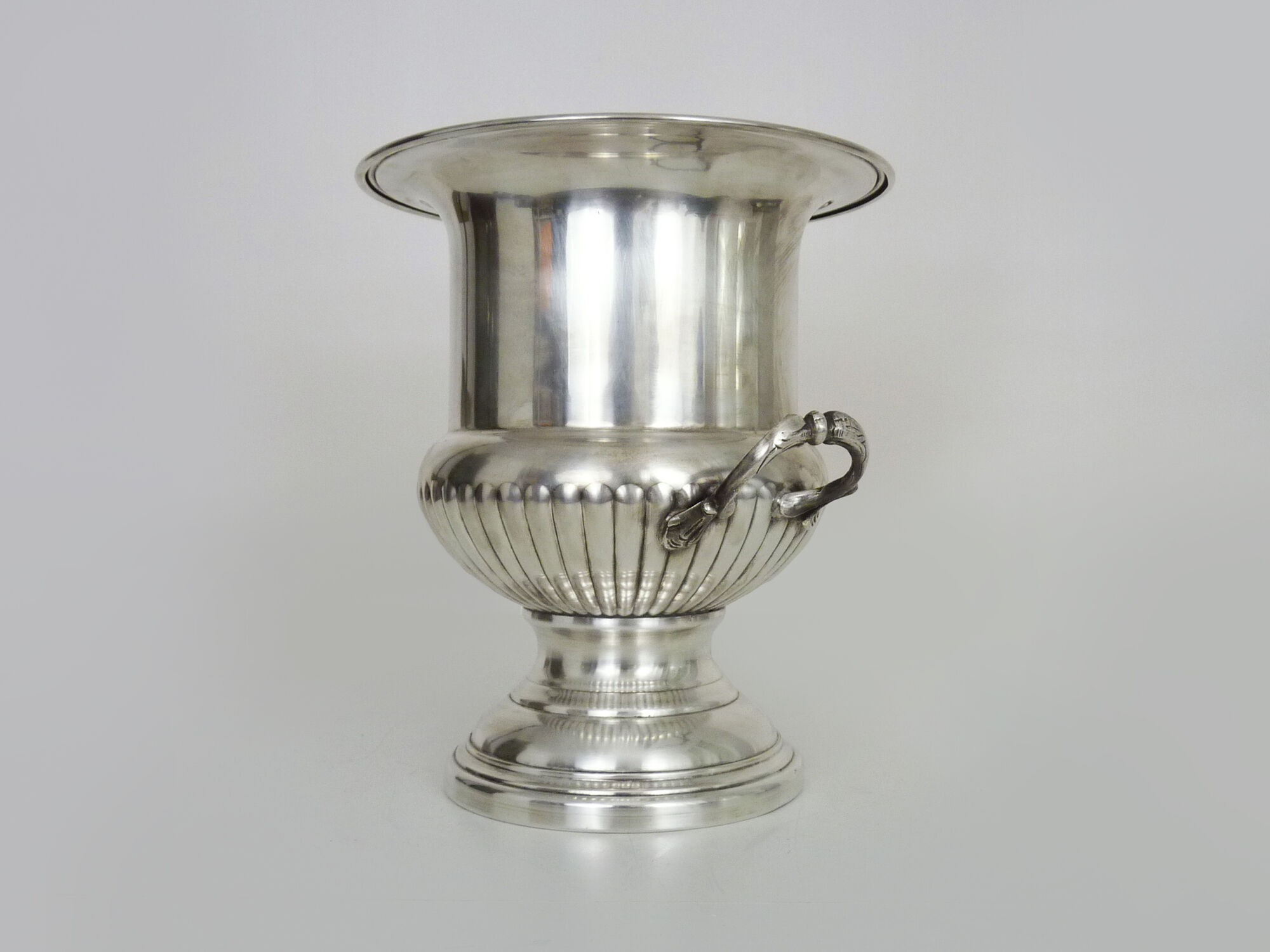 Champagne bucket shape Vintage Medici in silver metal. Year 60 70