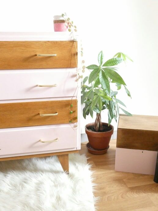 Commodus with compass feet