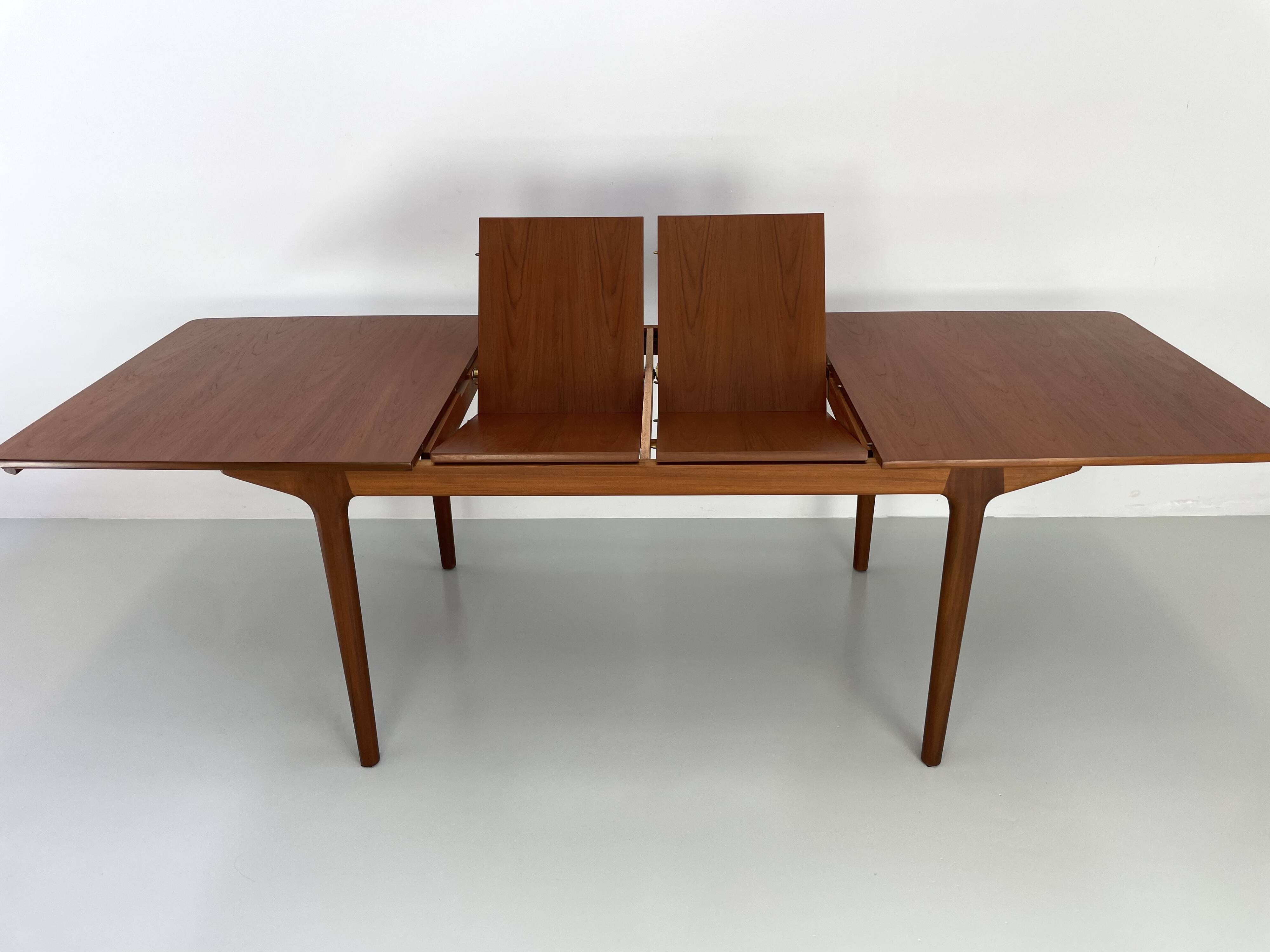 Vintage dining table by McIntosh 1960's