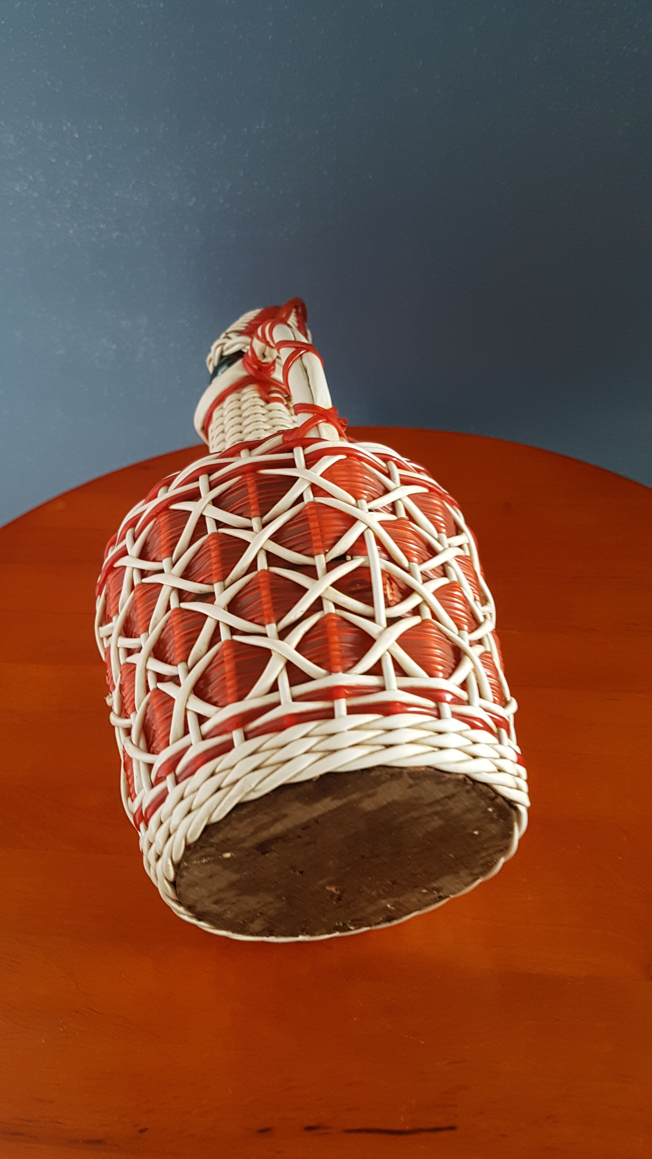 Dame Jeanne canister, scoubidou bottle